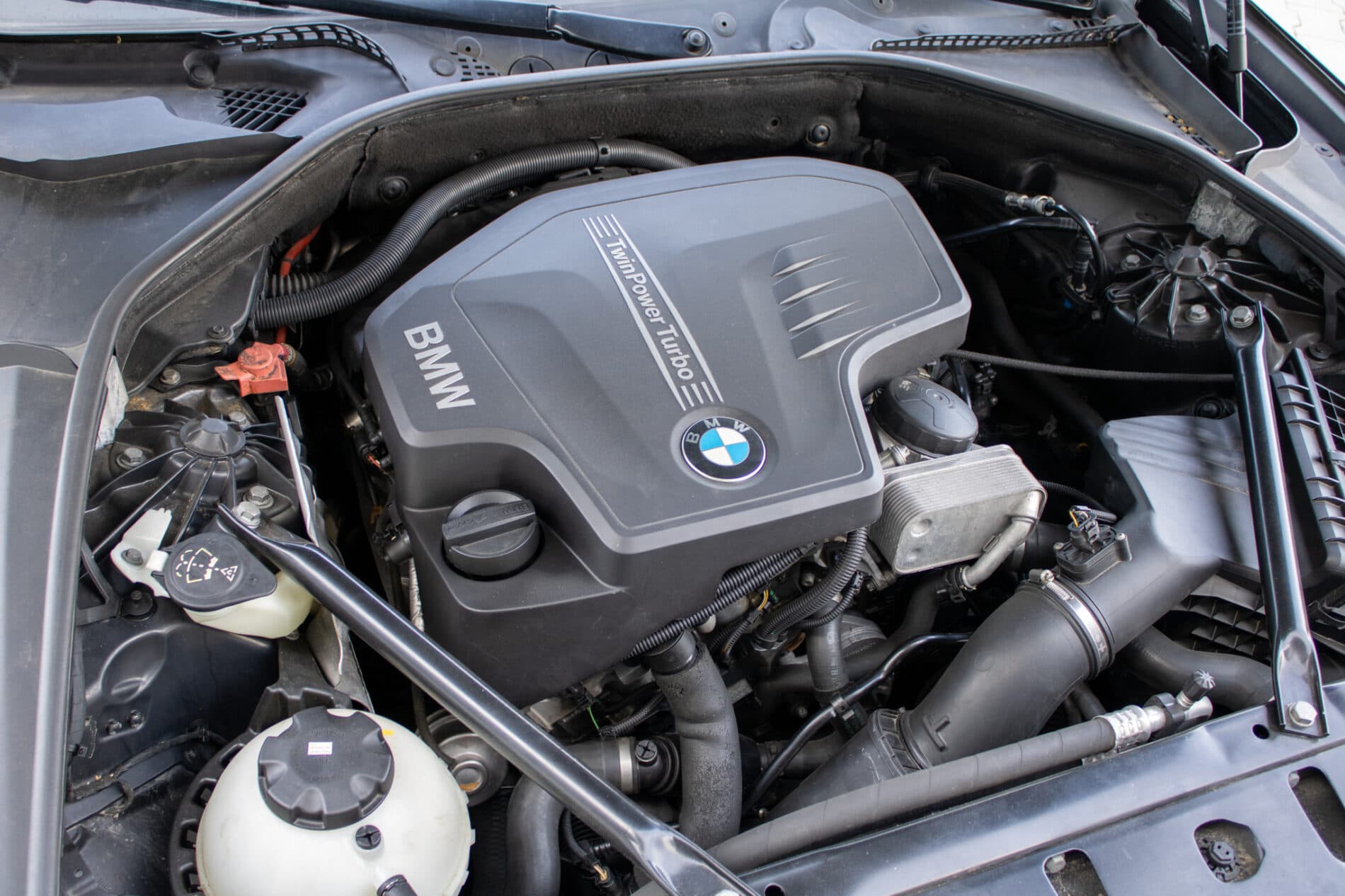 2013 BMW 528i, šedá sedan, 171 821 km