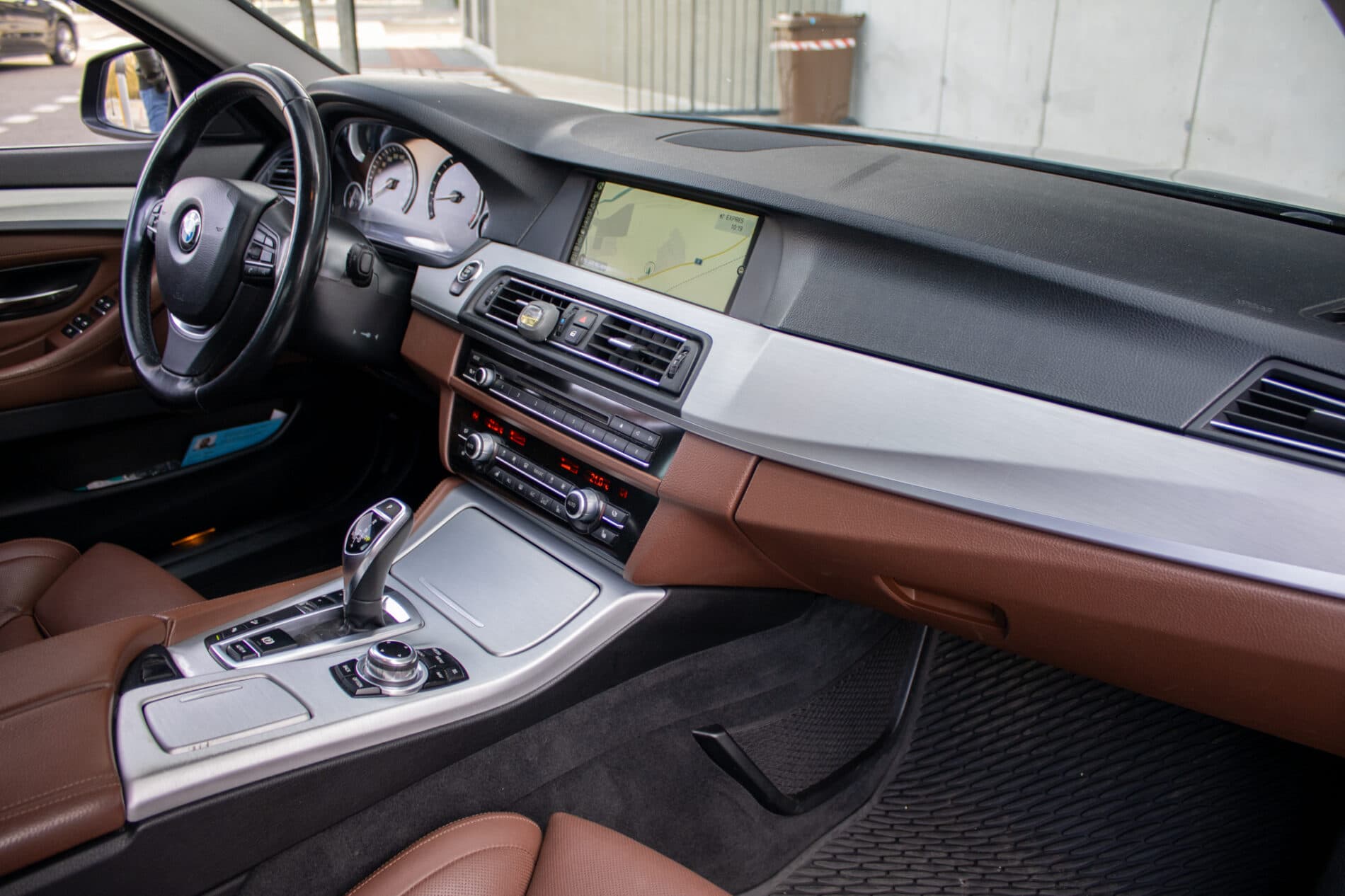 2013 BMW 528i, šedá sedan, 171 821 km