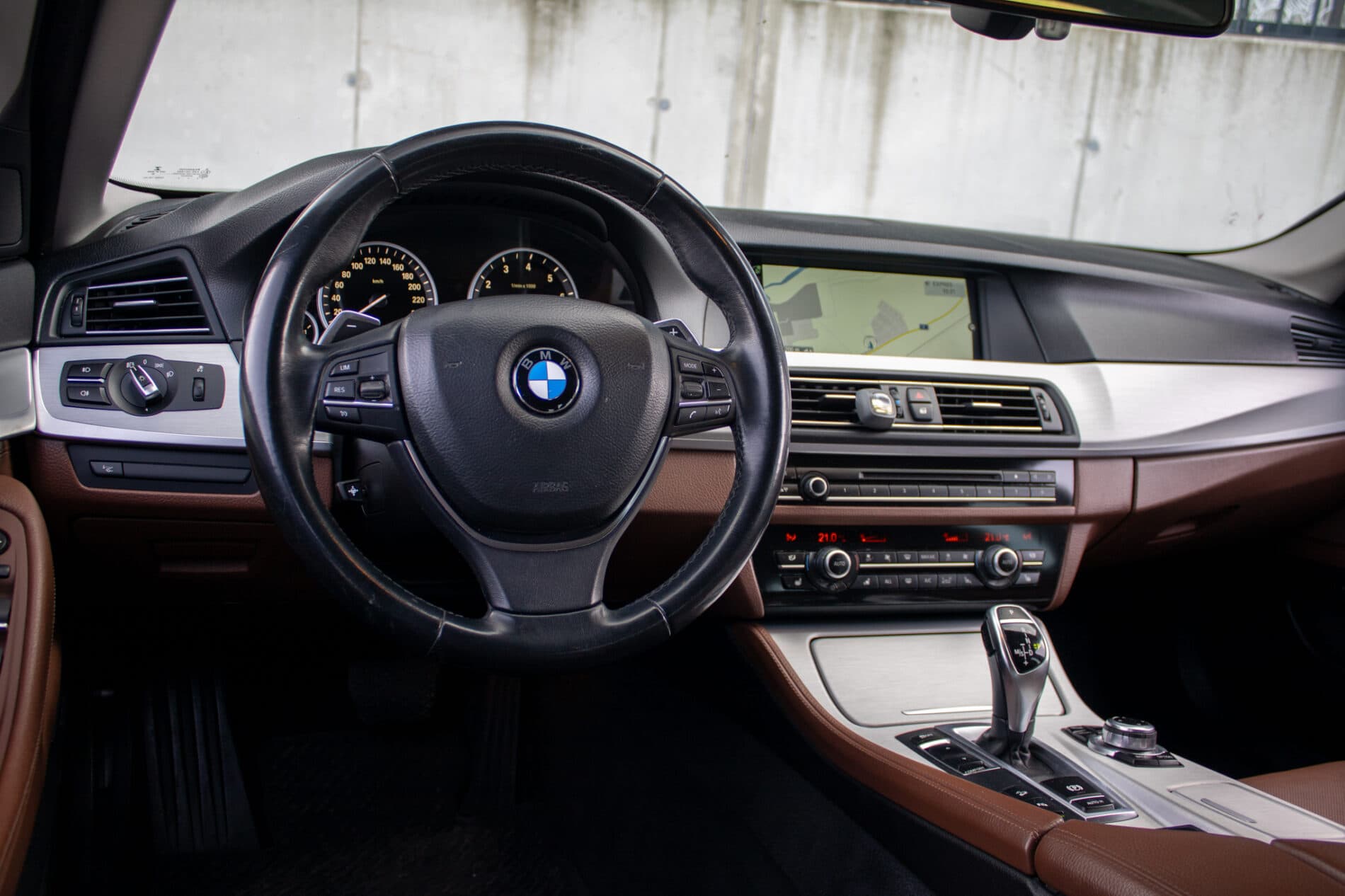 2013 BMW 528i, šedá sedan, 171 821 km