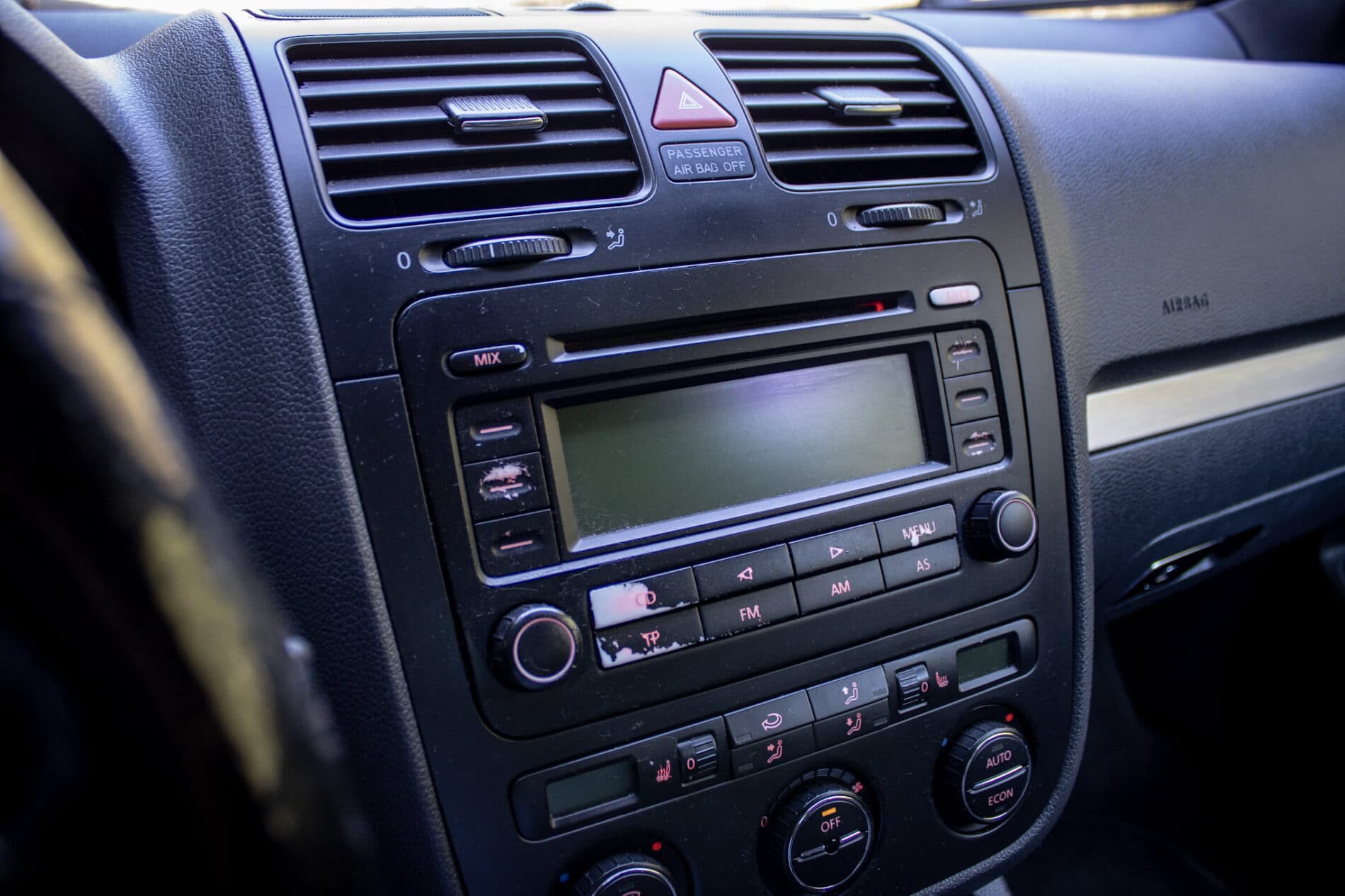 2005 Volkswagen Golf GTI, fialová hatchback, 262 667 km