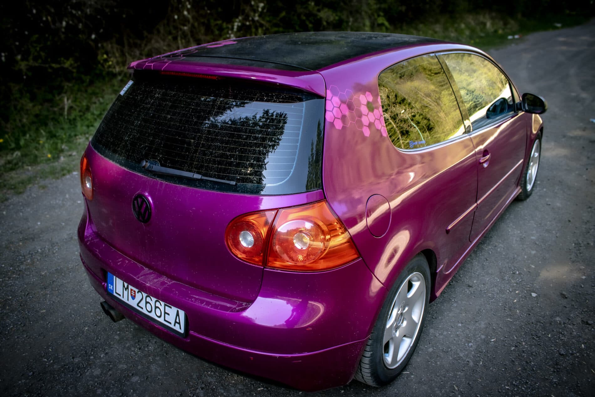 2005 Volkswagen Golf GTI, fialová hatchback, 262 667 km