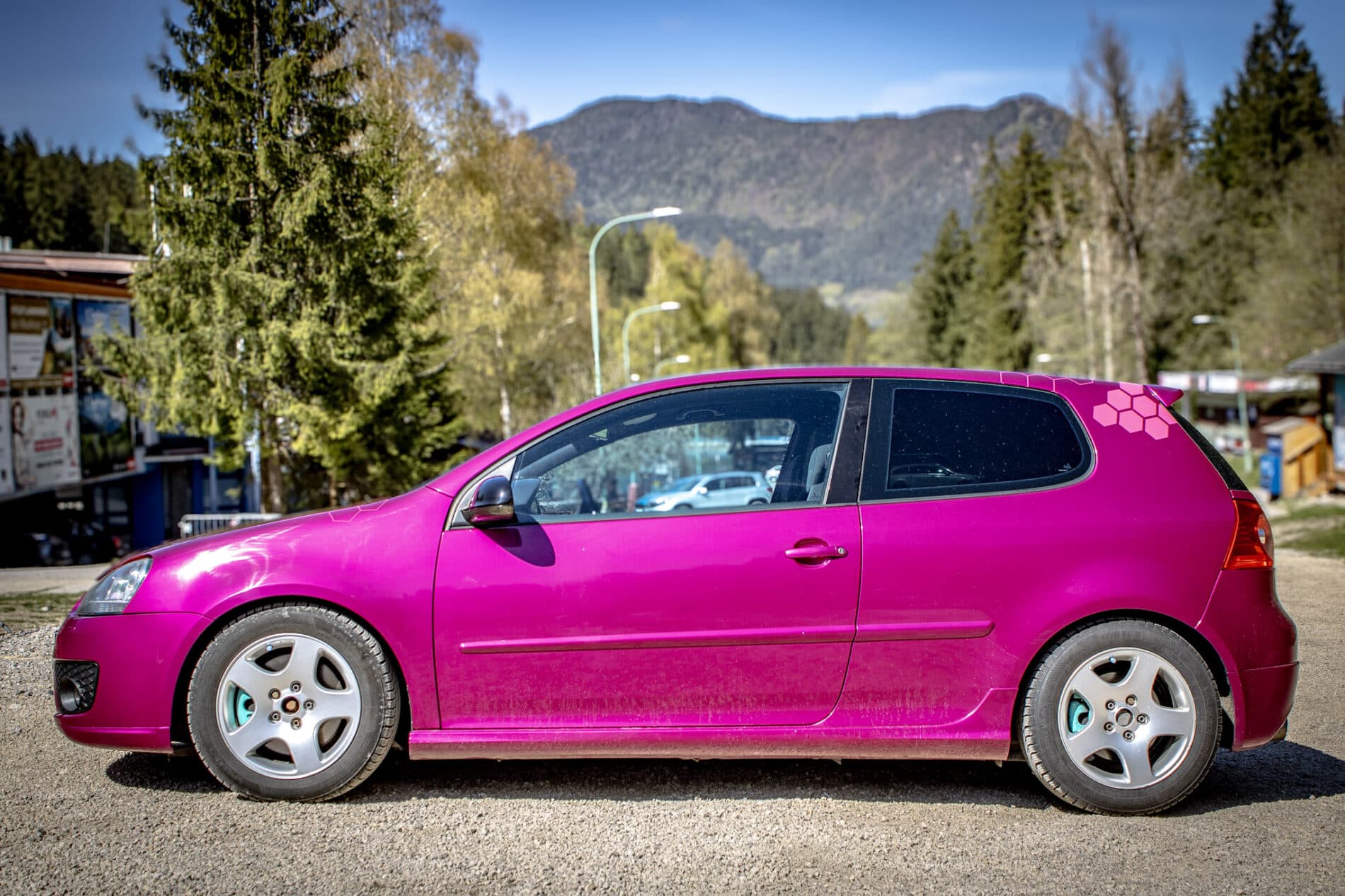 2005 Volkswagen Golf GTI, fialová hatchback, 262 667 km