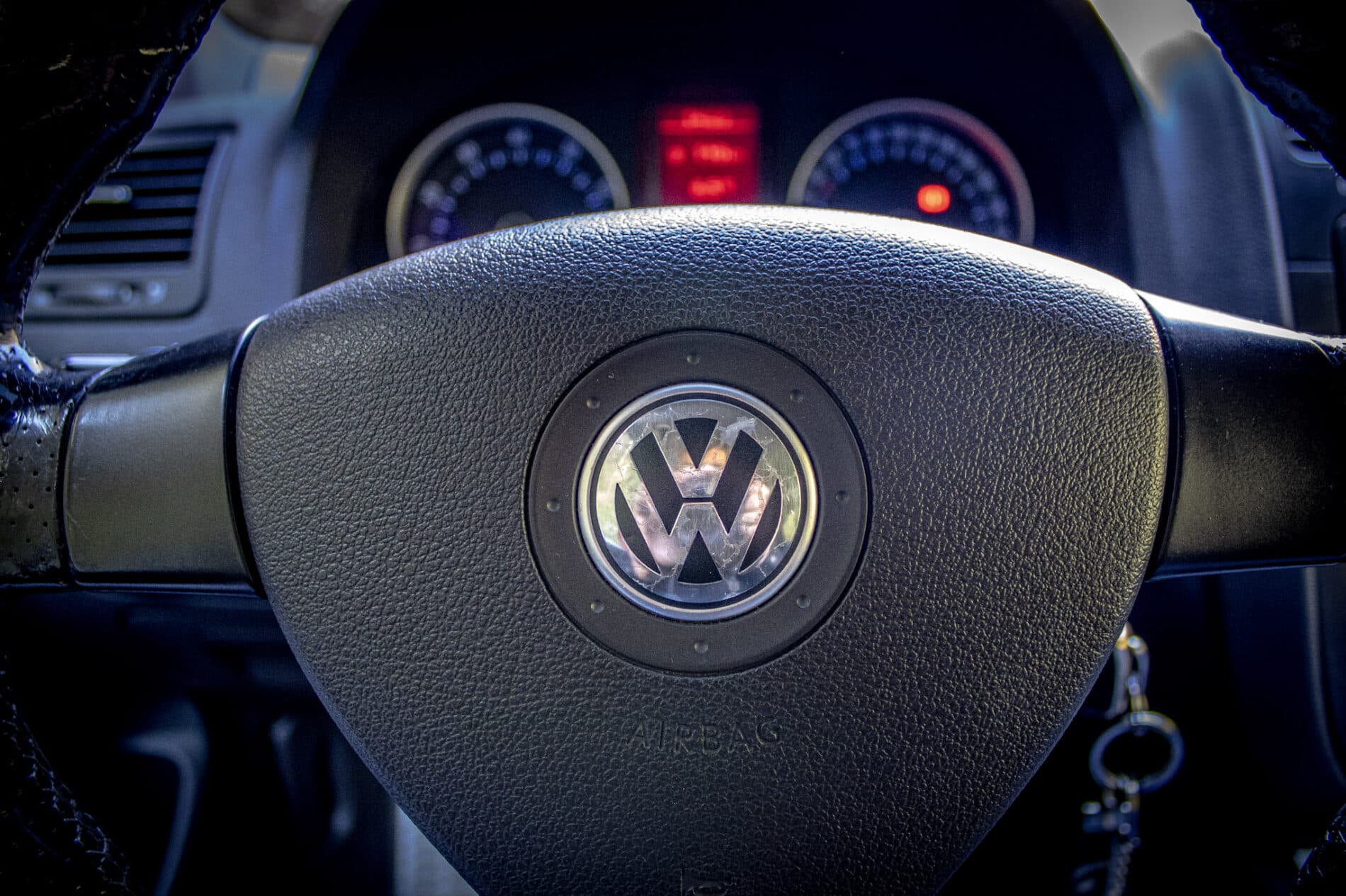 2005 Volkswagen Golf GTI, fialová hatchback, 262 667 km