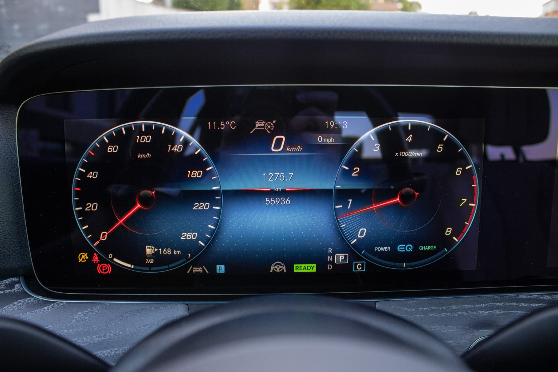 2021 Mercedes-Benz E 300, šedá sedan, 55 936 km