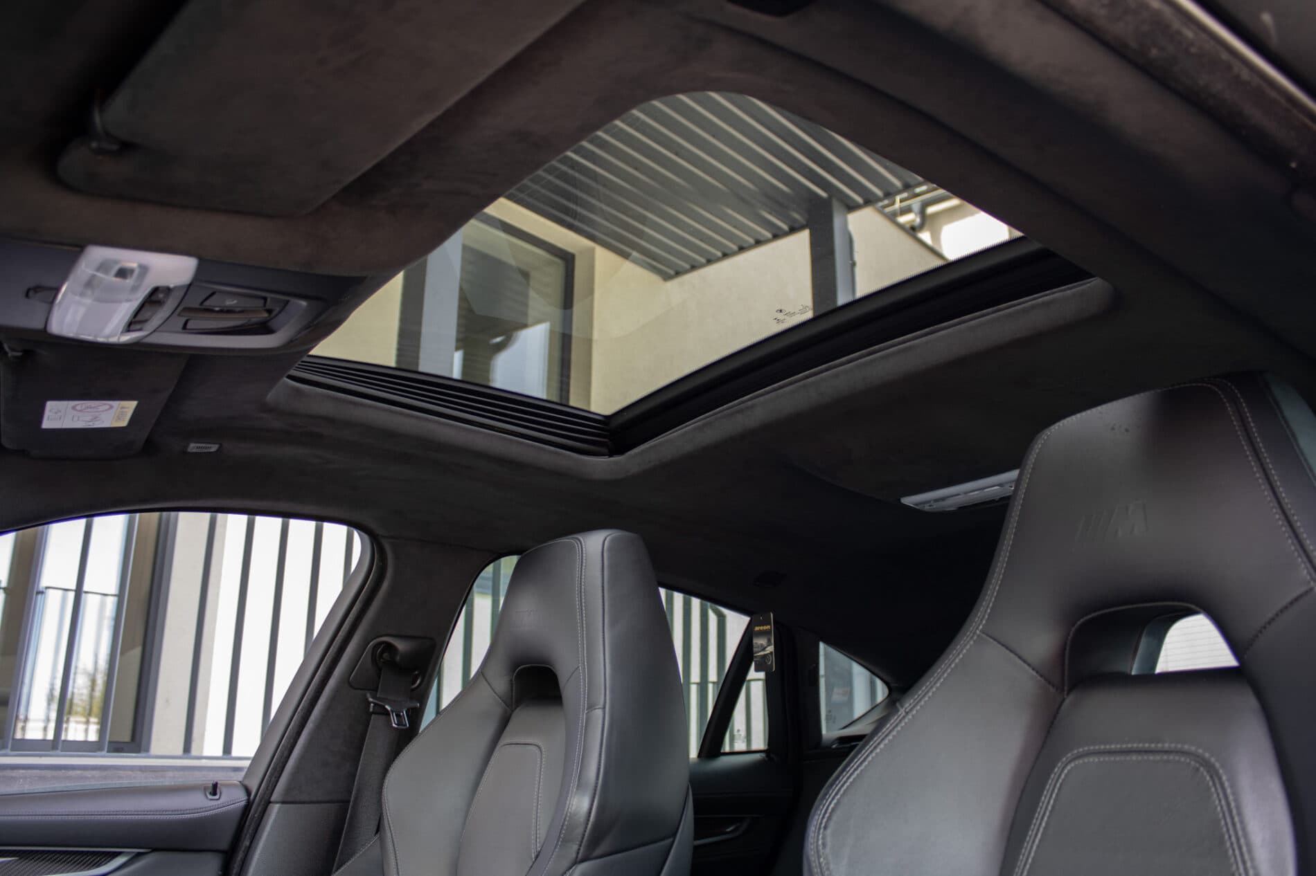 2016 BMW X6 M, bílá suv, 227 553 km
