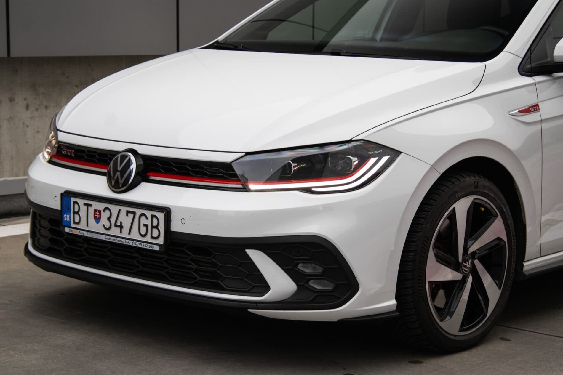 2022 Volkswagen Polo GTI, bílá hatchback, 53 706 km