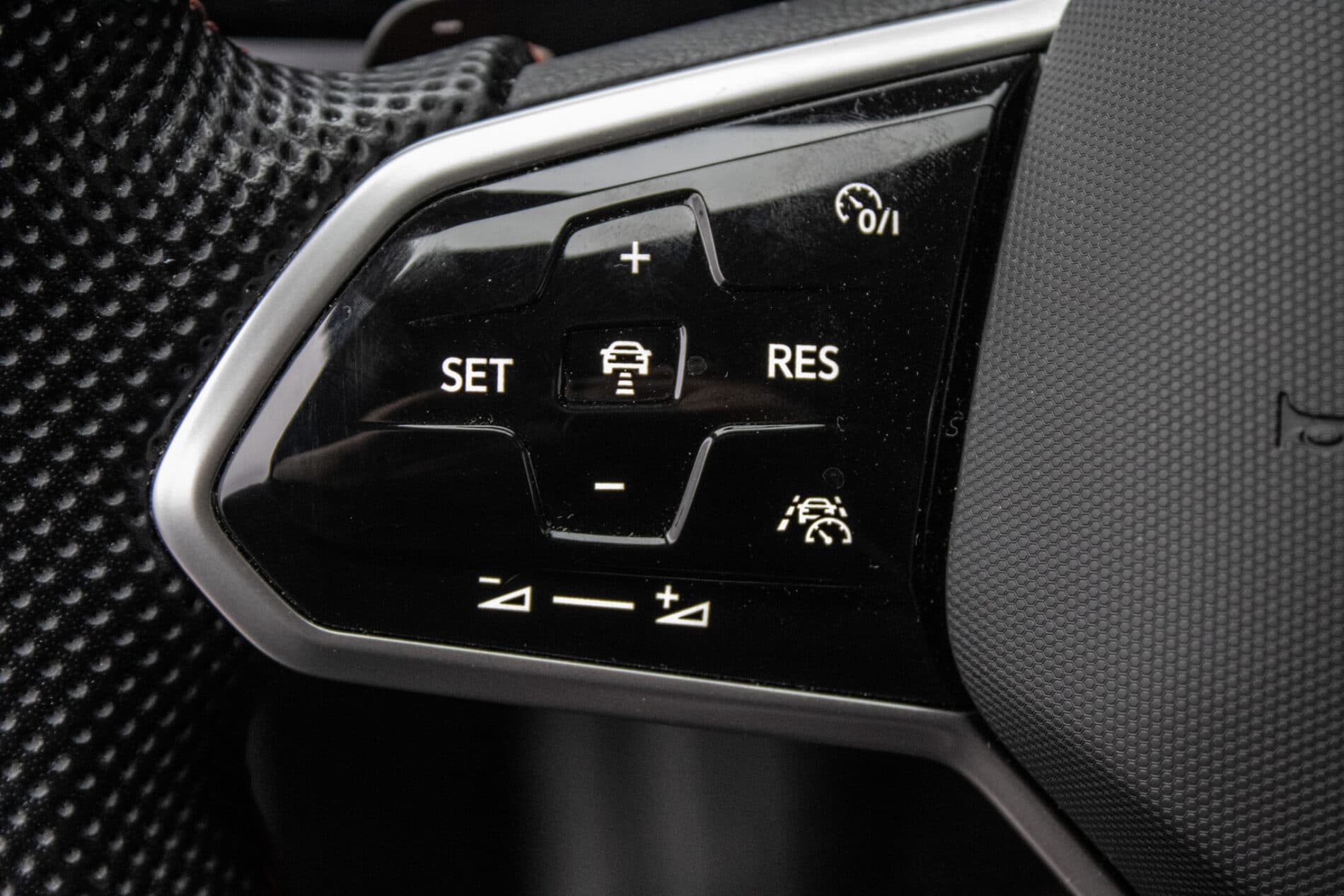2022 Volkswagen Polo GTI, bílá hatchback, 53 706 km