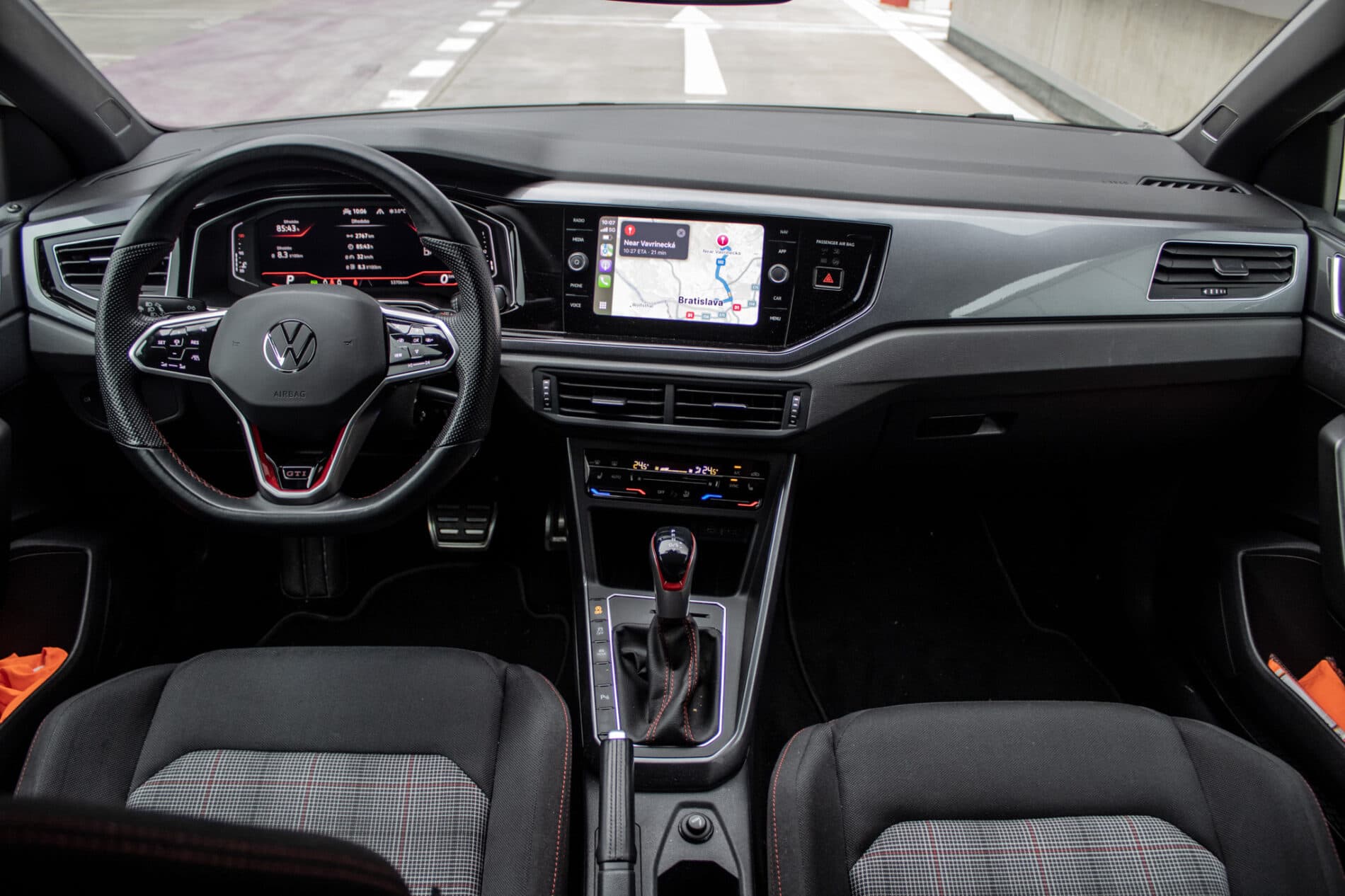 2022 Volkswagen Polo GTI, bílá hatchback, 53 706 km