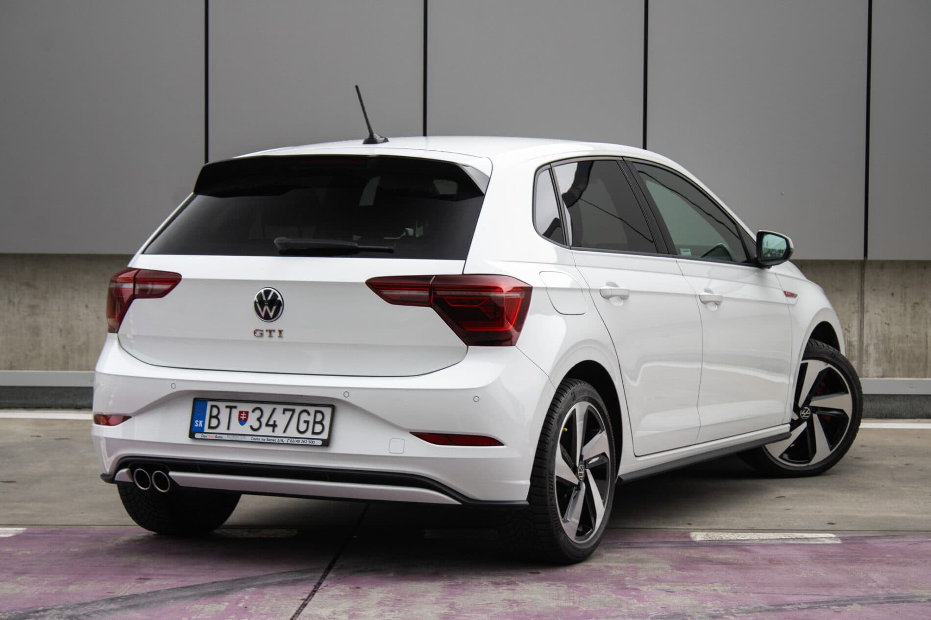 2022 Volkswagen Polo GTI, bílá hatchback, 53 706 km