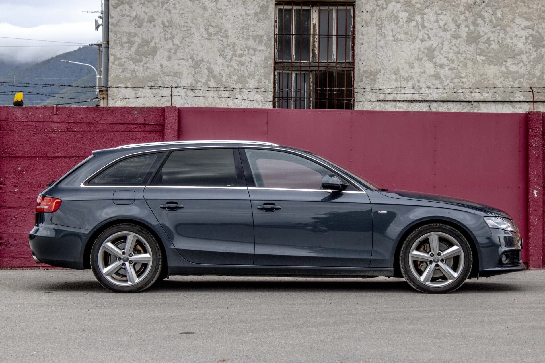 2009 AUDI A4, šedá kombi, 385 605 km