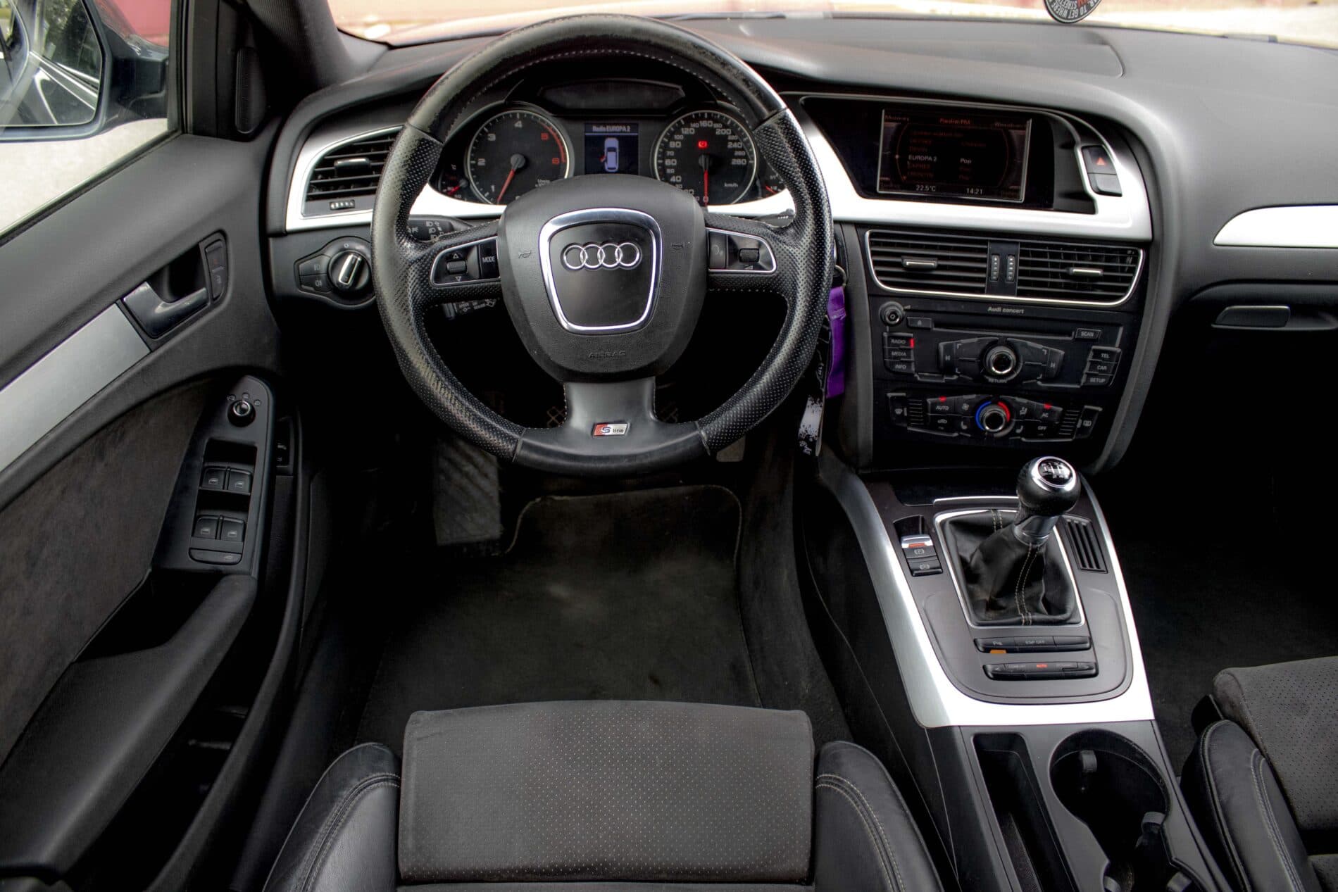 2009 AUDI A4, šedá kombi, 385 605 km