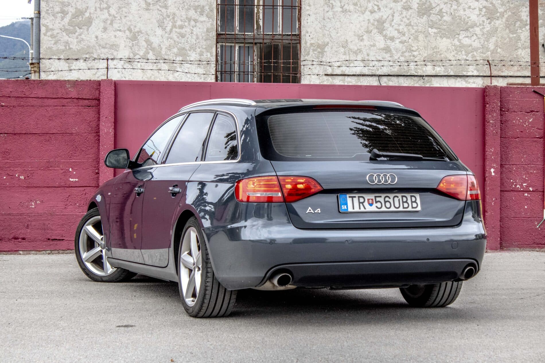 2009 AUDI A4, šedá kombi, 385 605 km