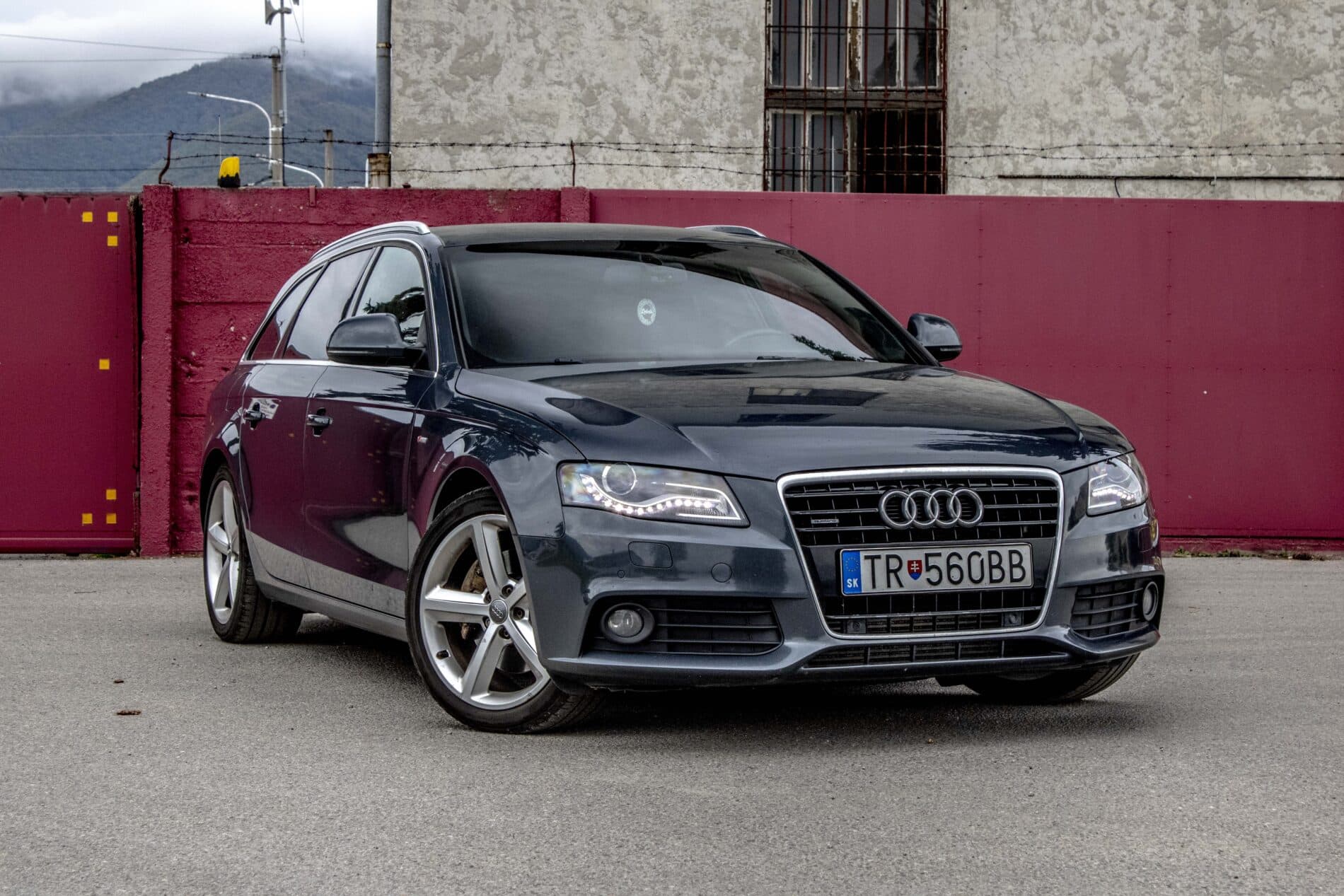 2009 AUDI A4, šedá kombi, 385 605 km