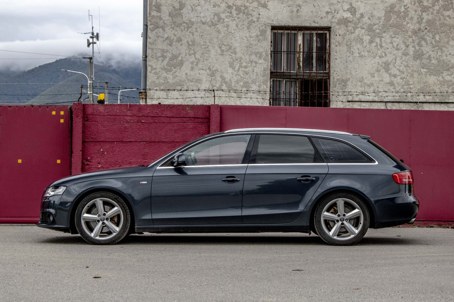 2009 AUDI A4, šedá kombi, 385 605 km