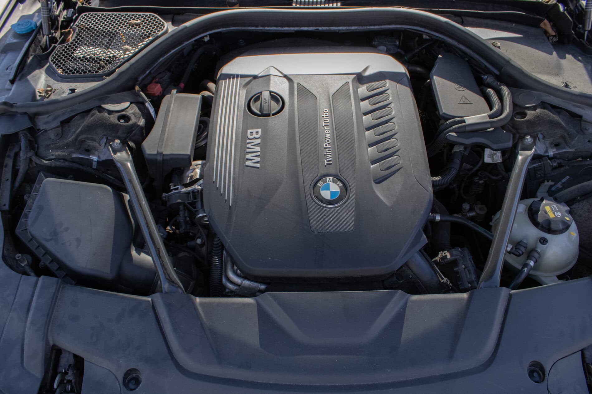 2016 BMW 740d, modrá sedan, 157 369 km
