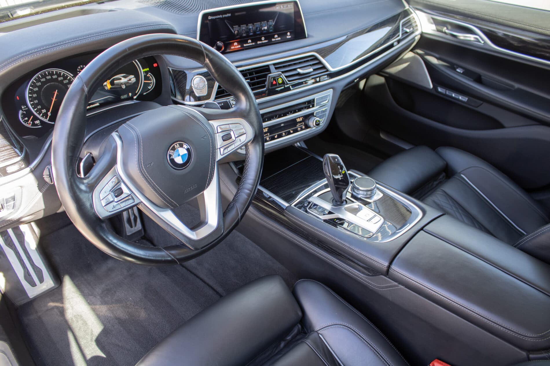 2016 BMW 740d, modrá sedan, 157 369 km