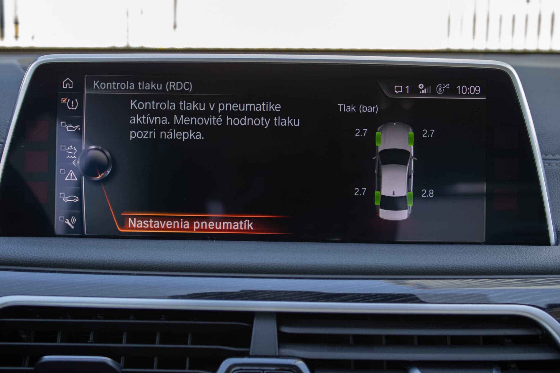 2016 BMW 740d, modrá sedan, 157 369 km