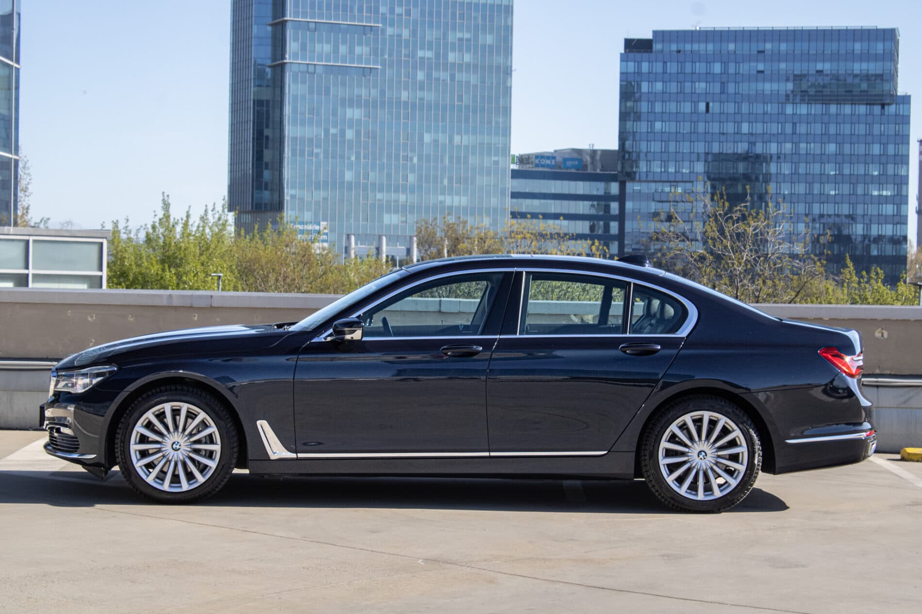 2016 BMW 740d, modrá sedan, 157 369 km