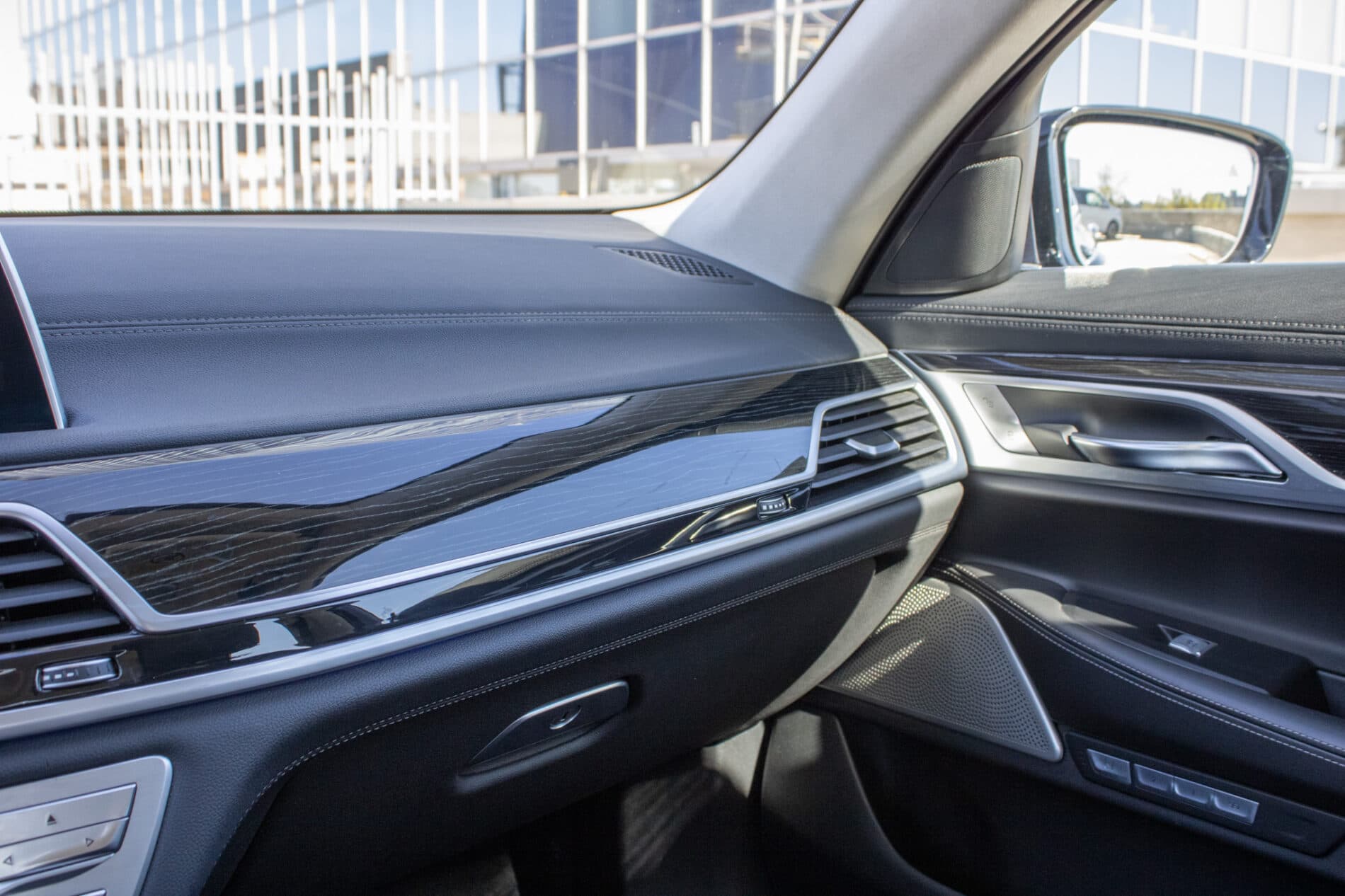 2016 BMW 740d, modrá sedan, 157 369 km