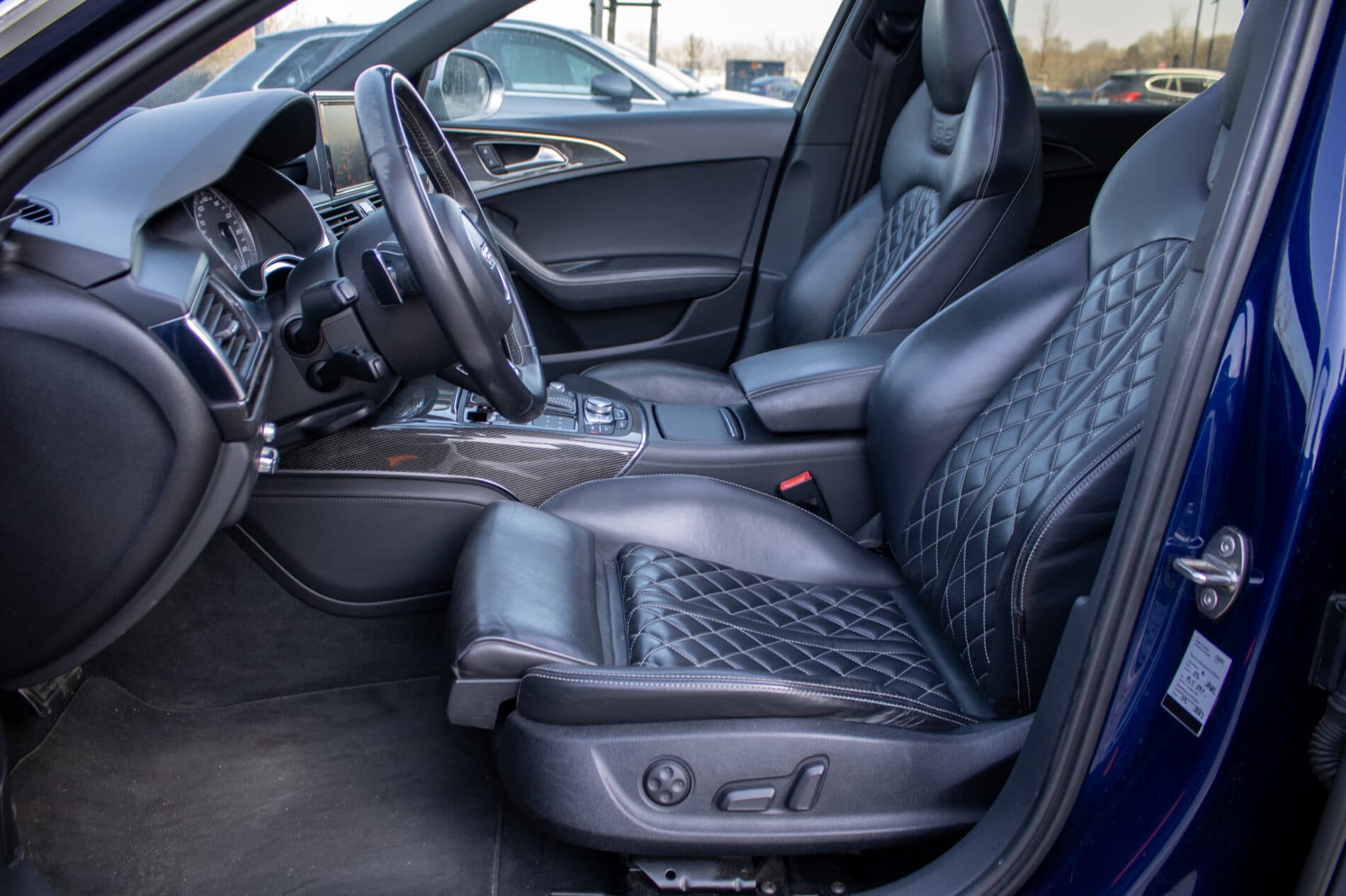 2013 AUDI S6, modrá sedan, 163 590 km