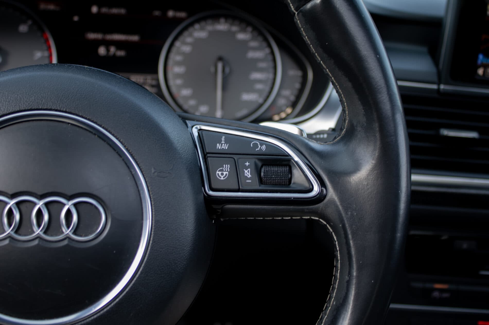 2013 AUDI S6, modrá sedan, 163 590 km