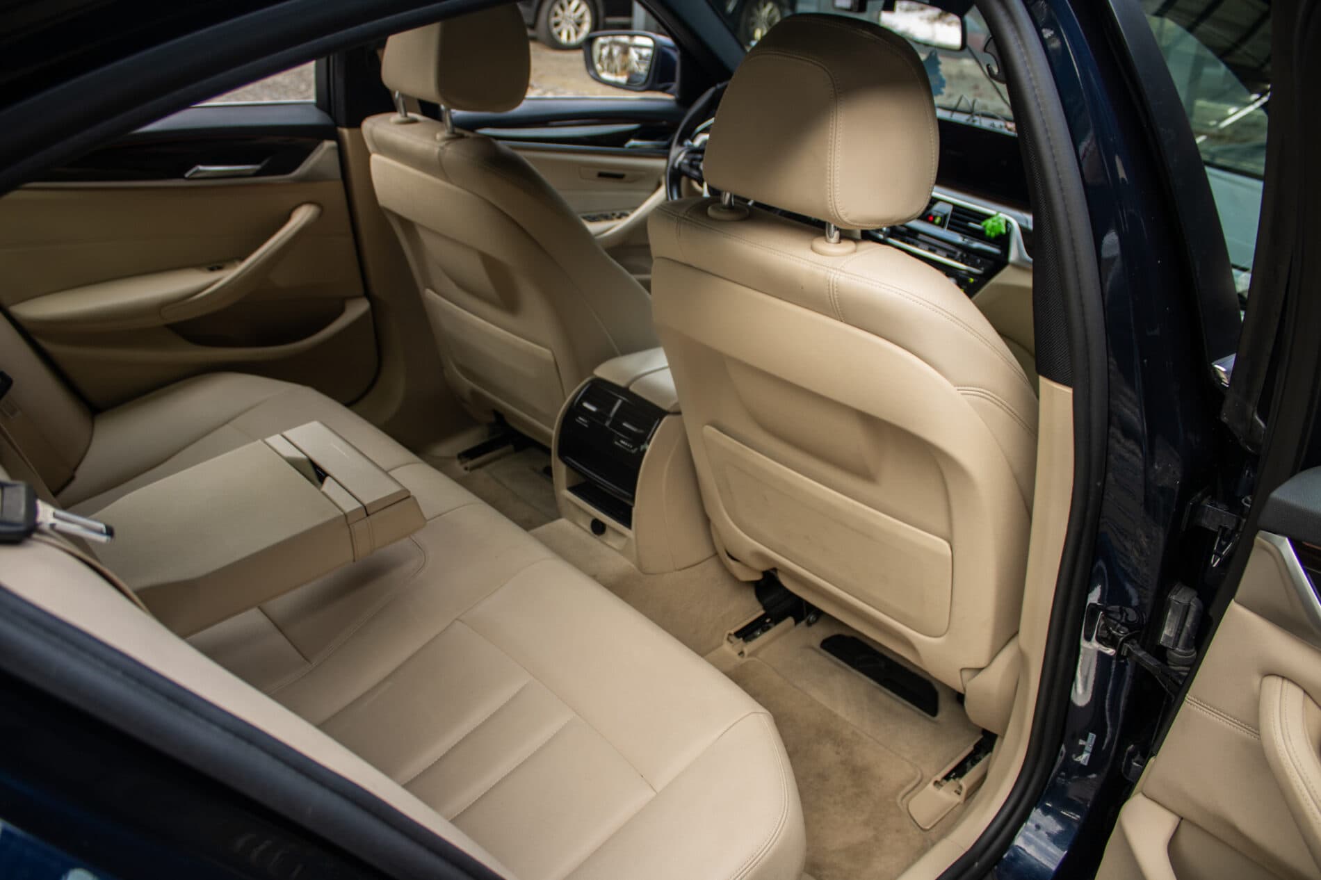 2017 BMW 530d, modrá sedan, 165 358 km