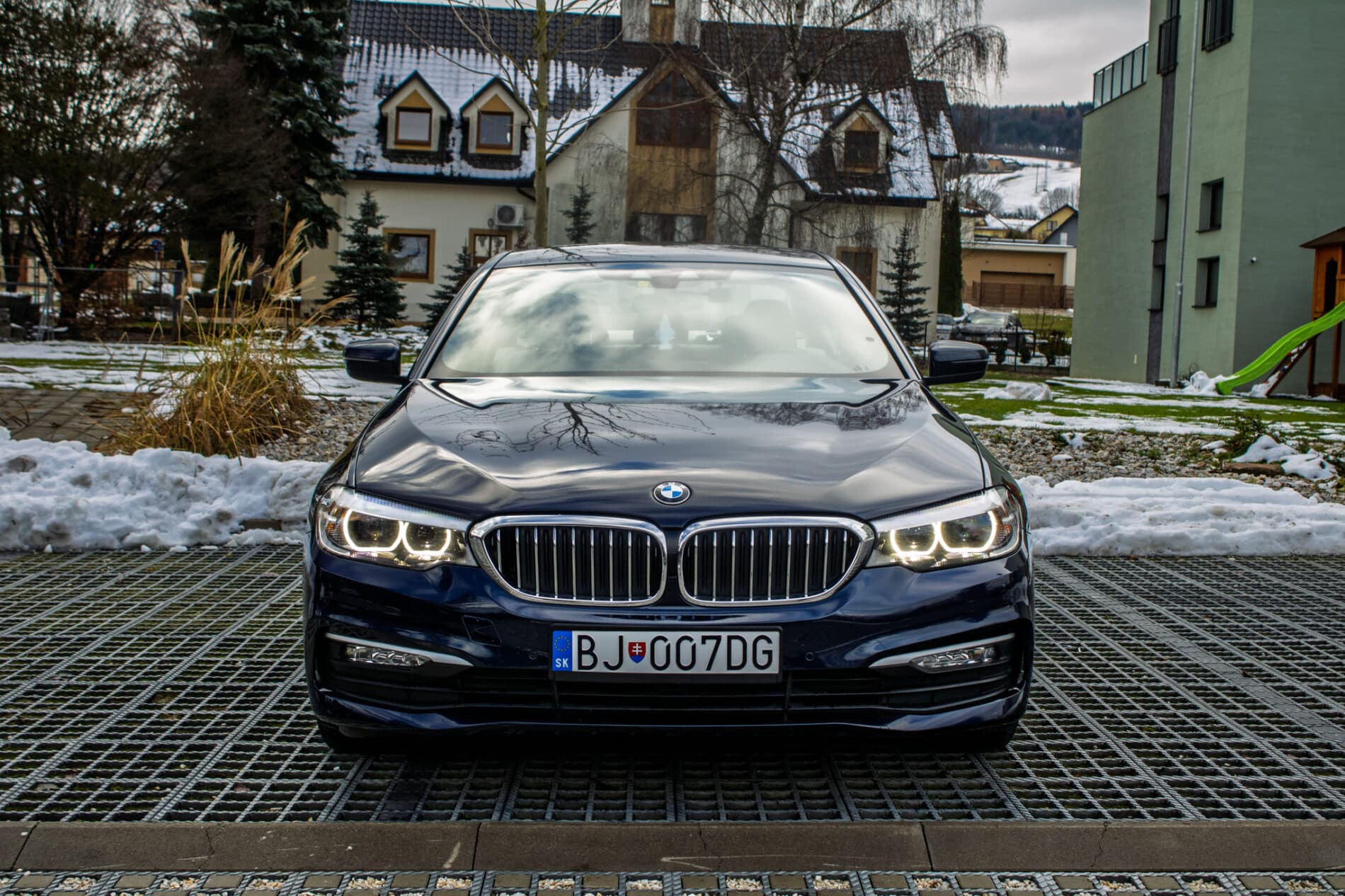 2017 BMW 530d, modrá sedan, 165 358 km