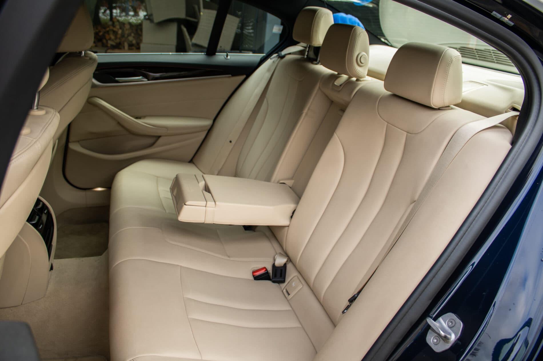 2017 BMW 530d, modrá sedan, 165 358 km