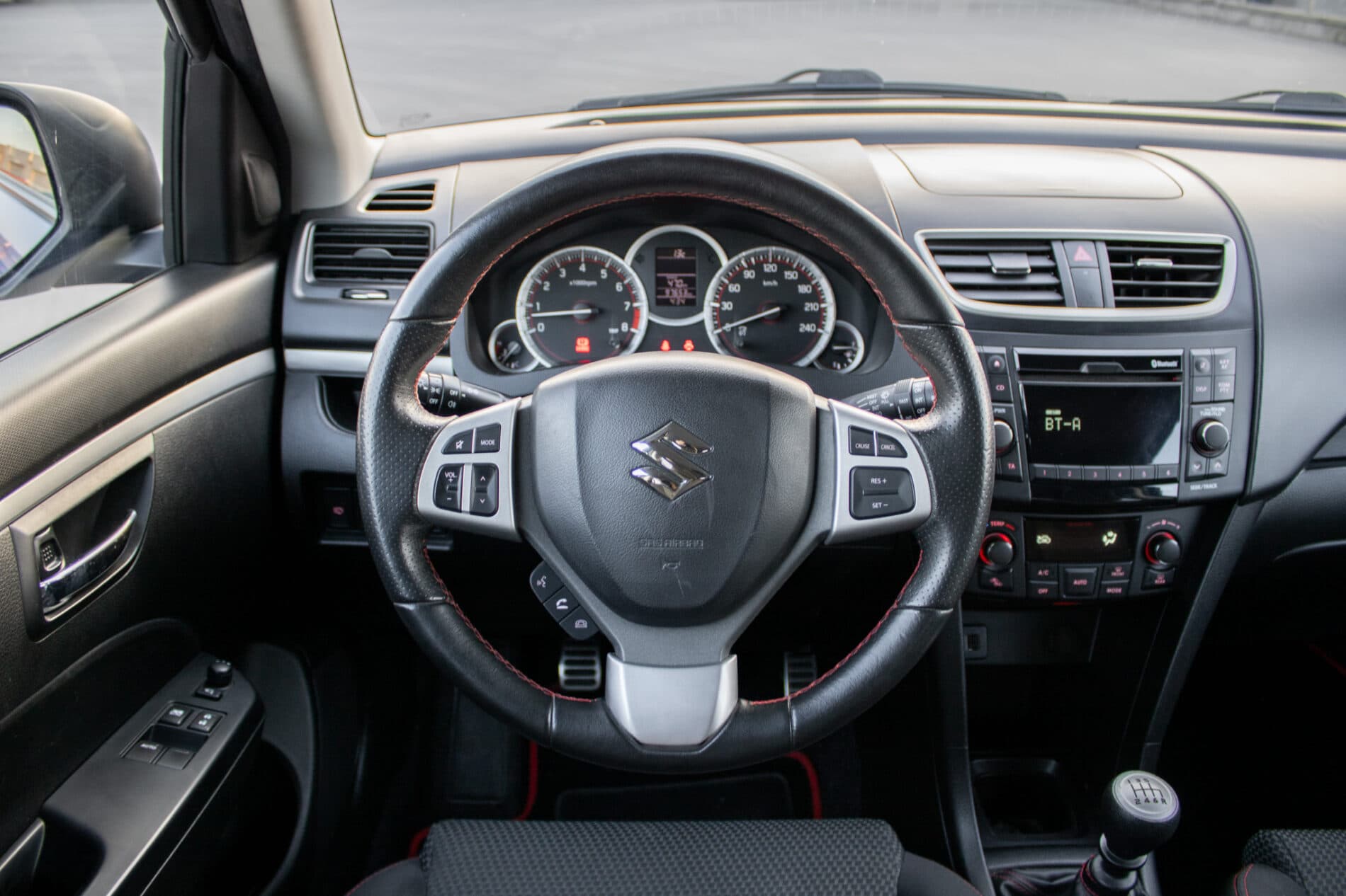 2016 Suzuki Swift Sport, modrá hatchback, 97 653 km