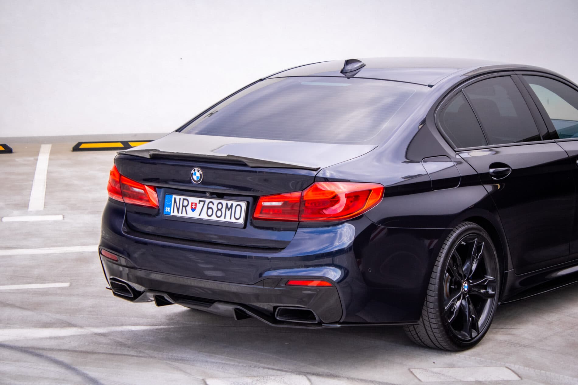 2019 BMW M550d, černá sedan, 239 000 km