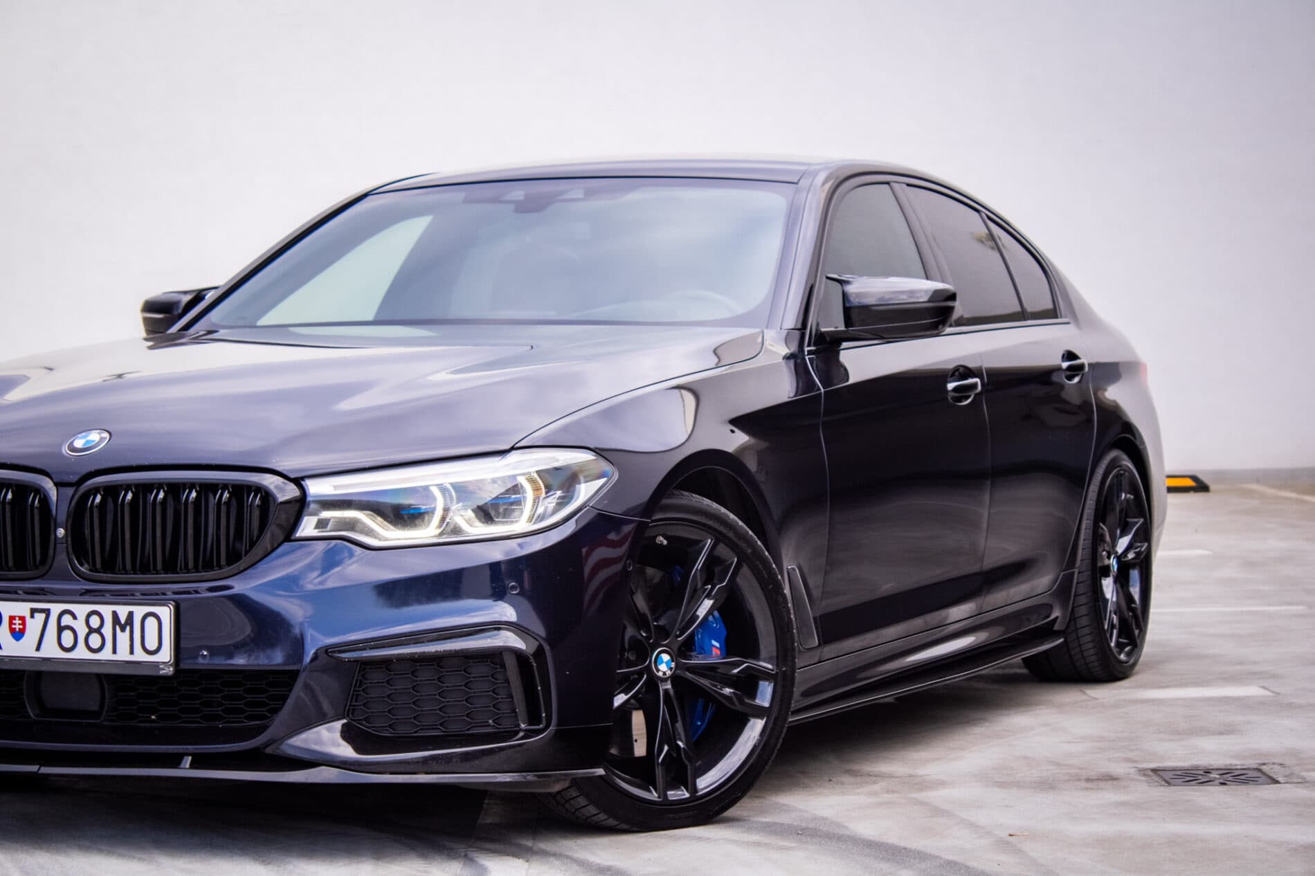 2019 BMW M550d, černá sedan, 239 000 km