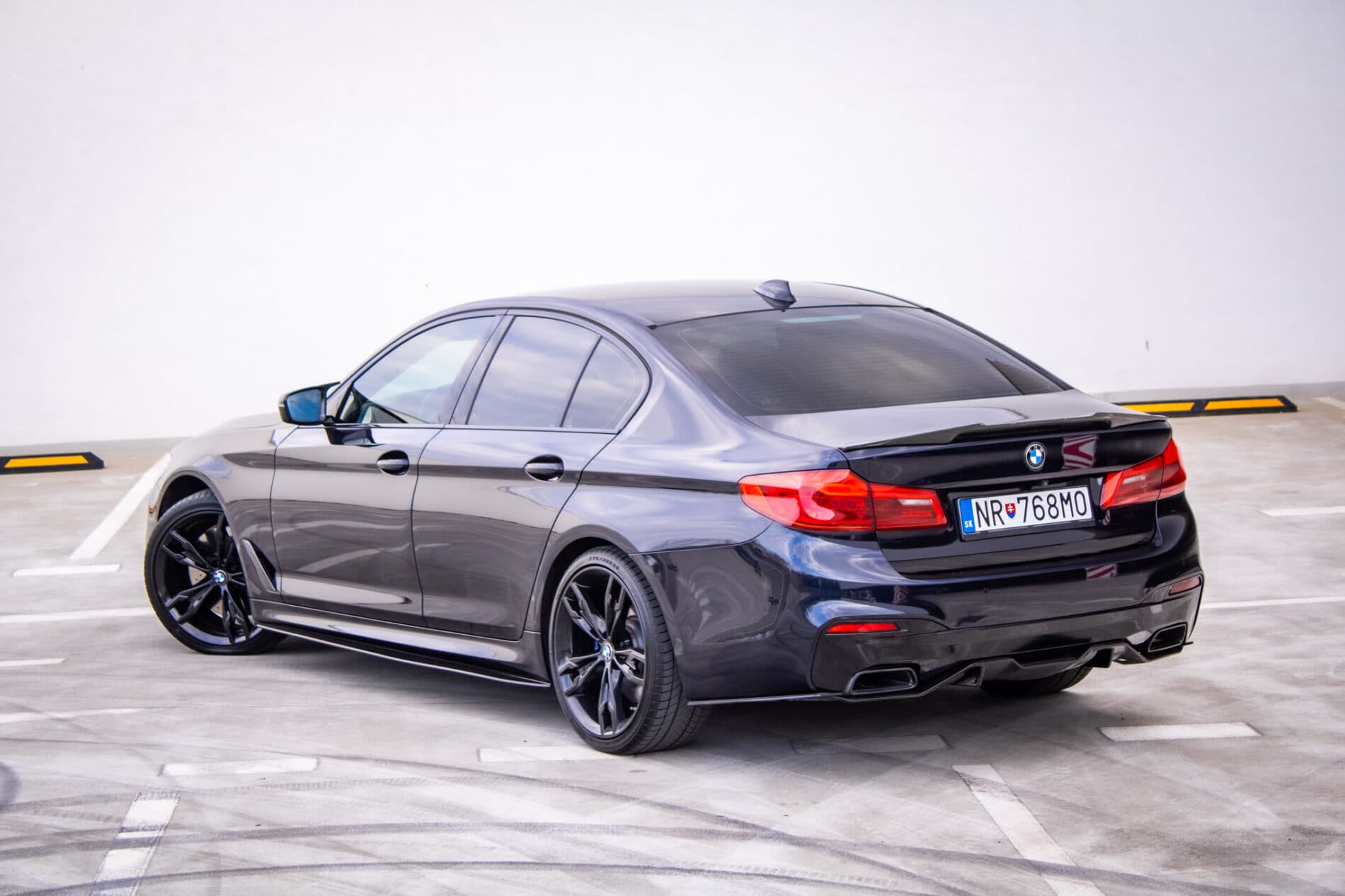 2019 BMW M550d, černá sedan, 239 000 km