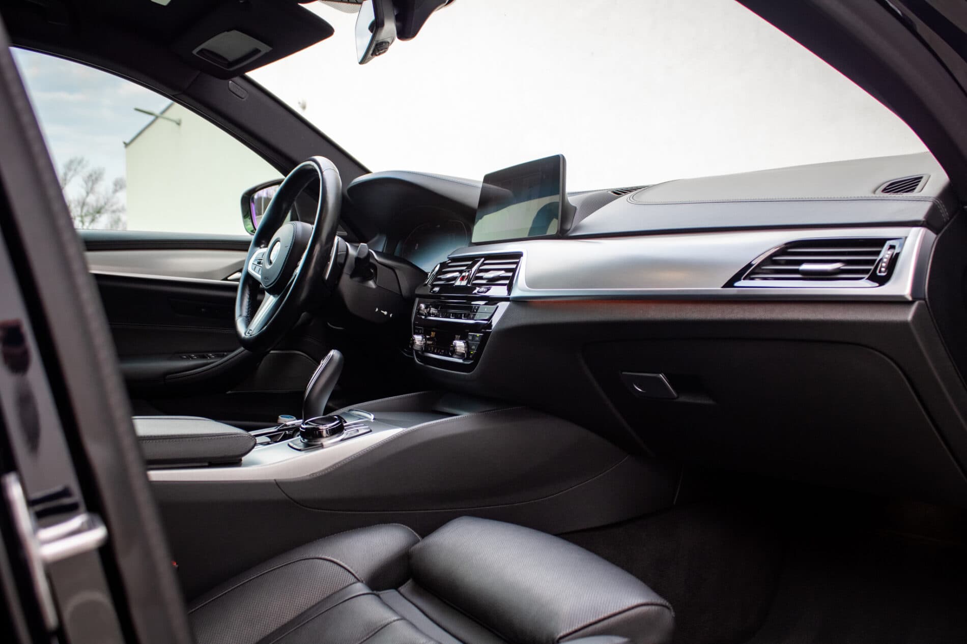 2019 BMW M550d, černá sedan, 239 000 km