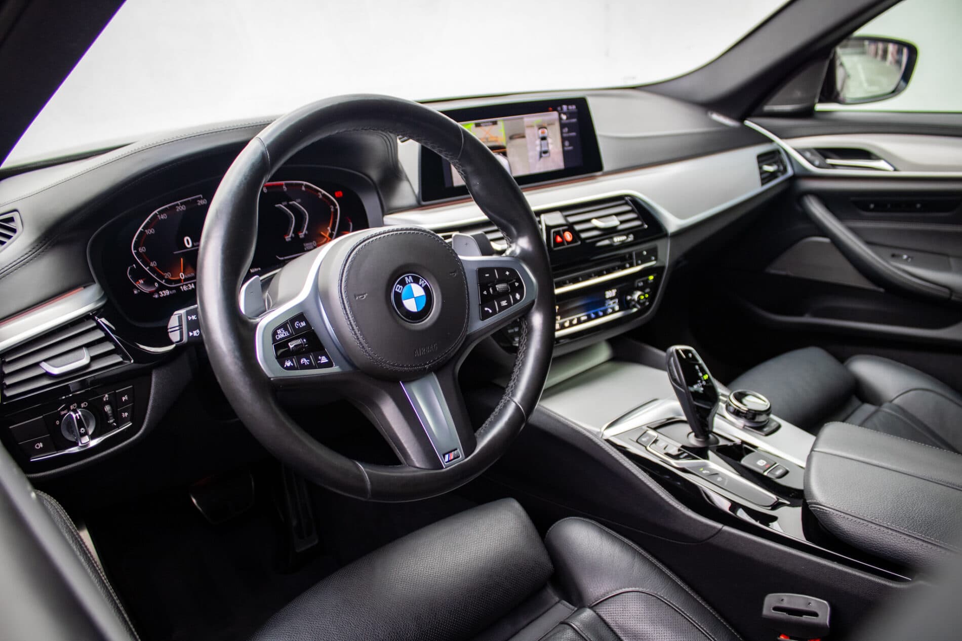 2019 BMW M550d, černá sedan, 239 000 km