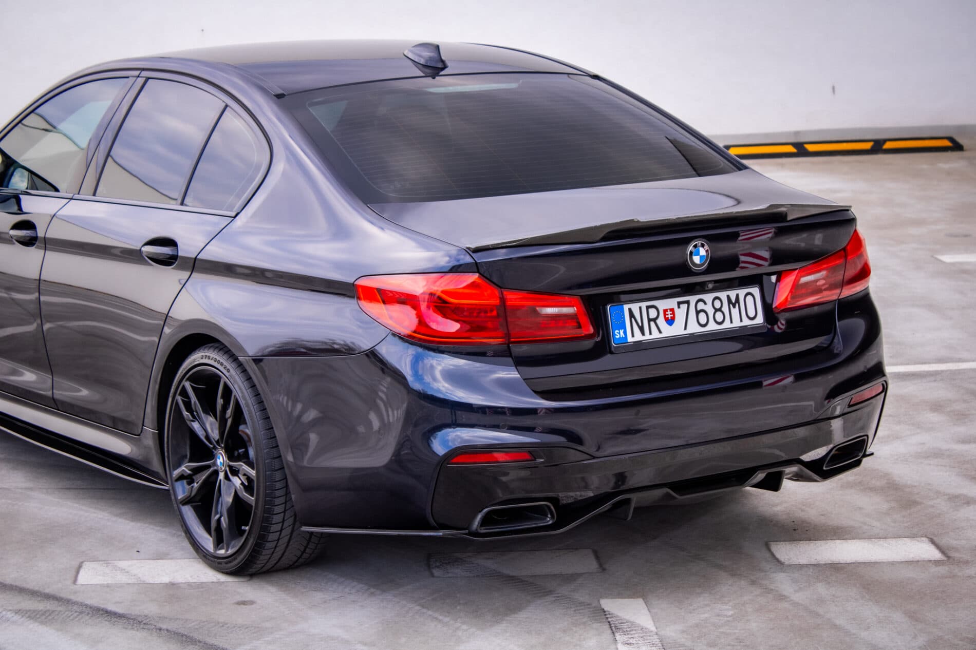 2019 BMW M550d, černá sedan, 239 000 km