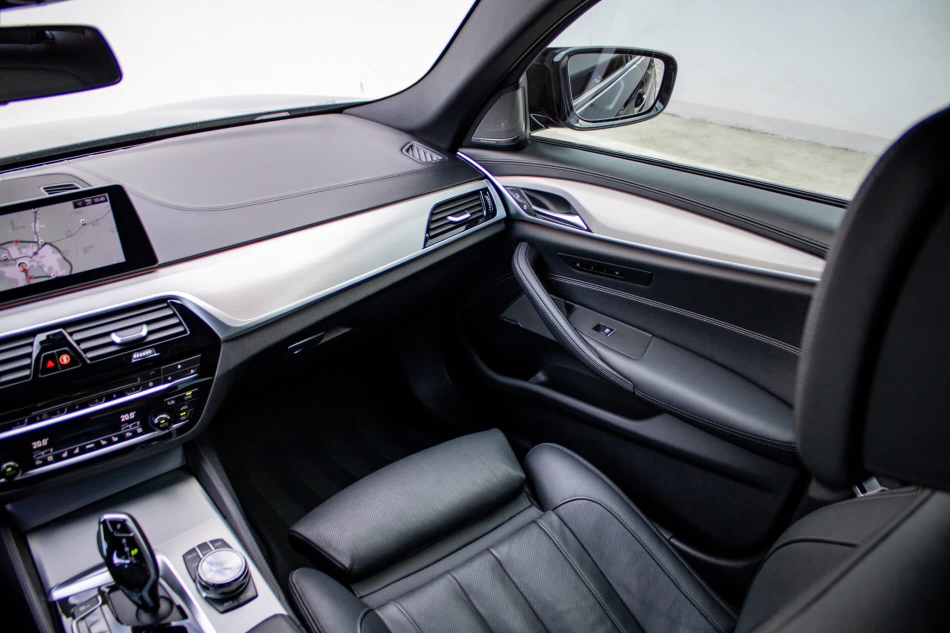2019 BMW M550d, černá sedan, 239 000 km