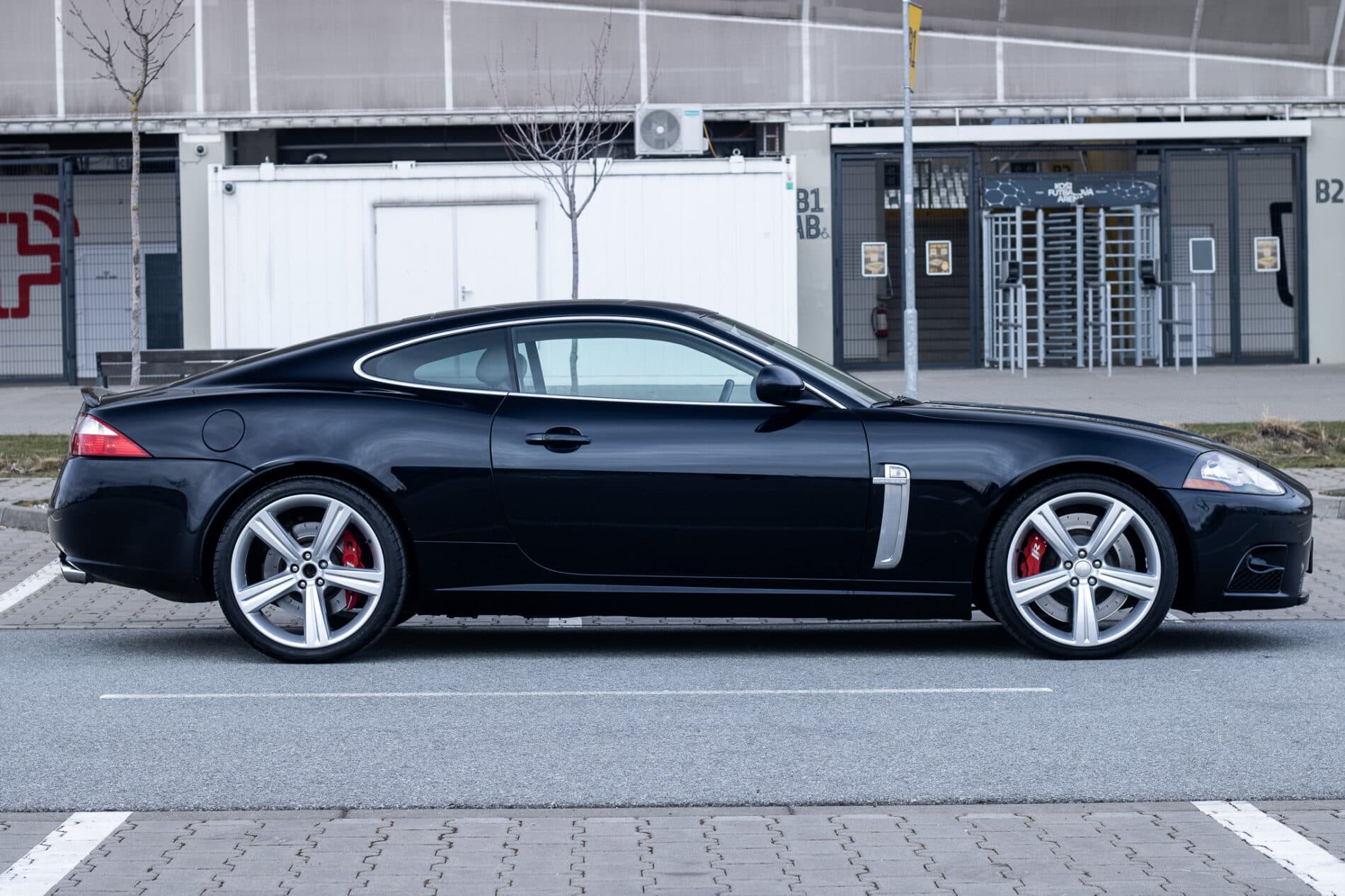 2007 Jaguar XKR, černá kupé, 178 476 km