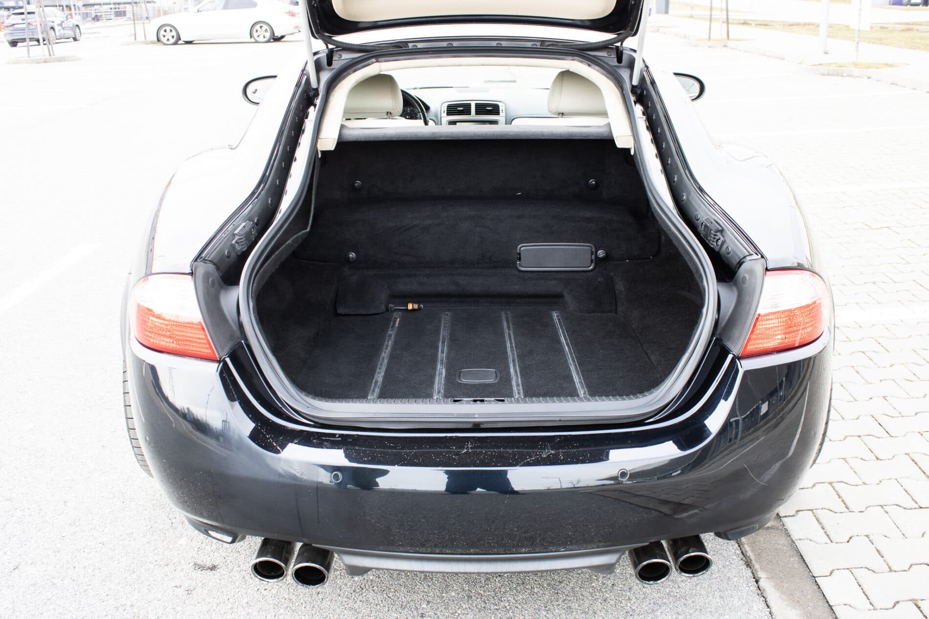 2007 Jaguar XKR, černá kupé, 178 476 km
