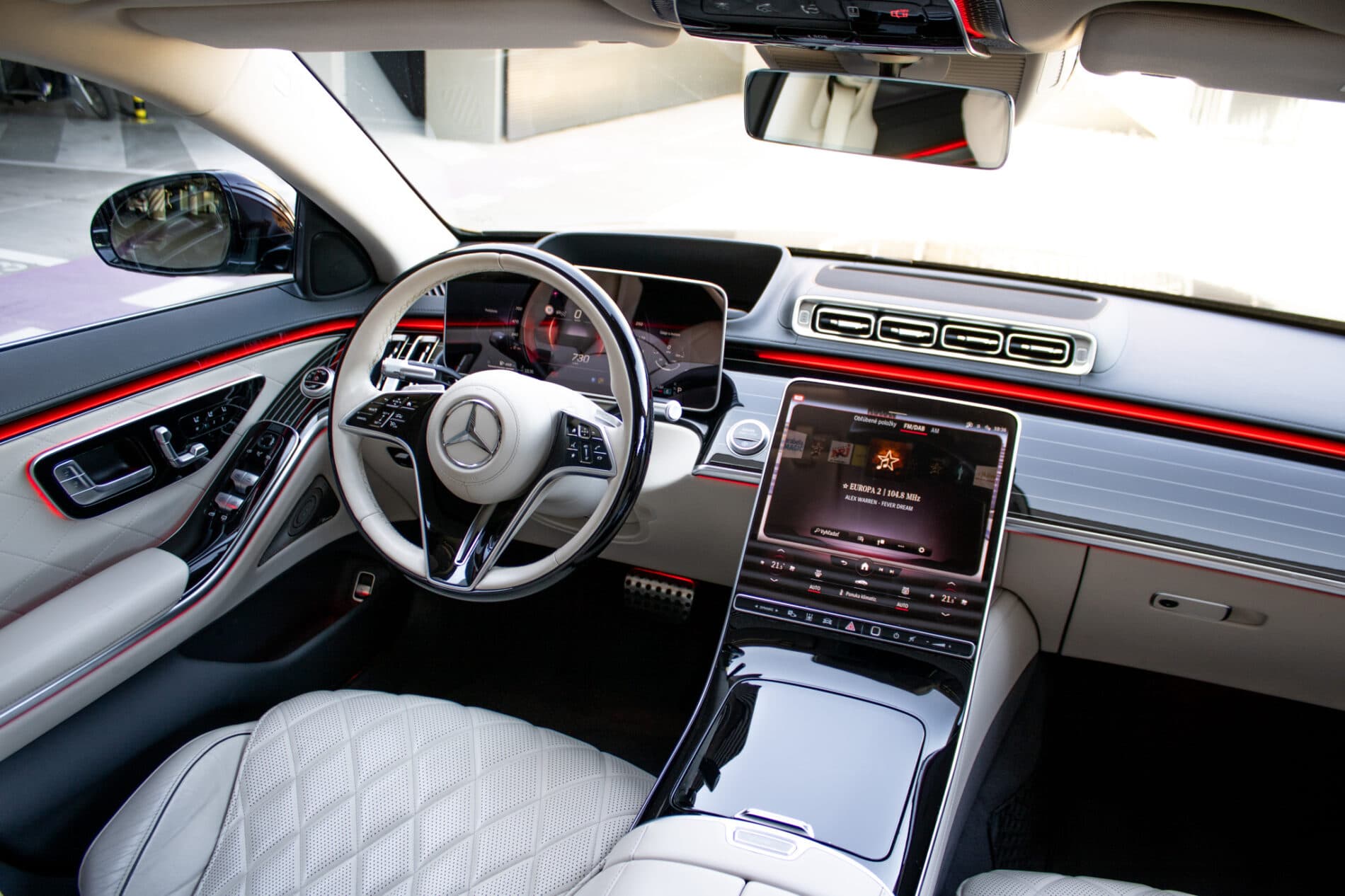 2022 Mercedes-Benz S 400d, červená sedan, 150 861 km