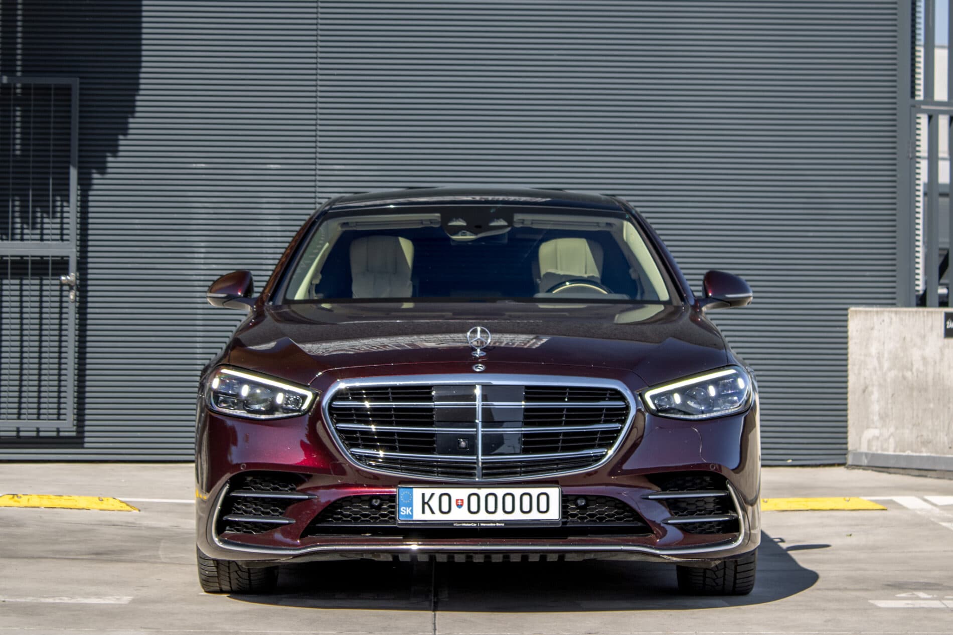 2022 Mercedes-Benz S 400d, červená sedan, 150 861 km