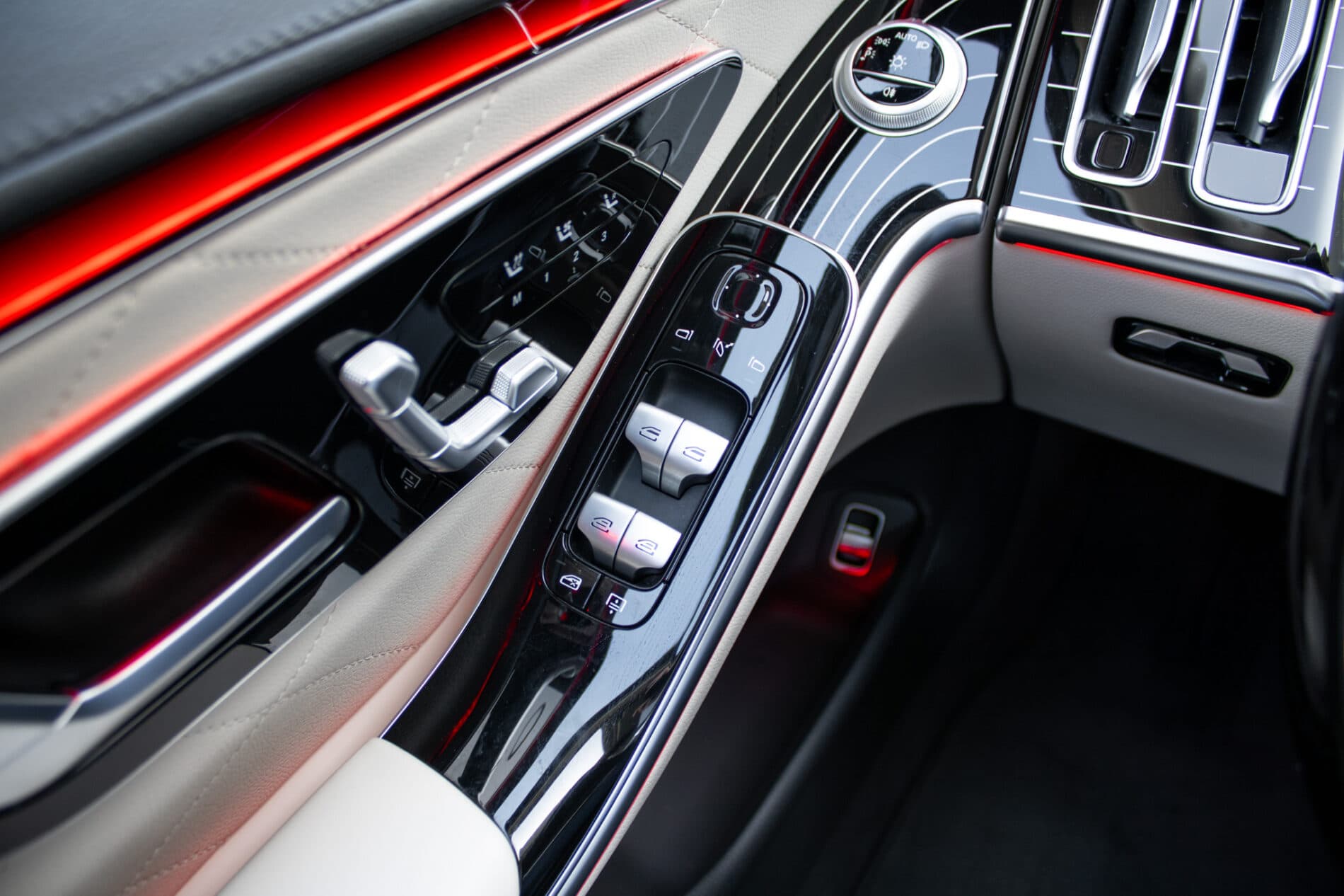 2022 Mercedes-Benz S 400d, červená sedan, 150 861 km