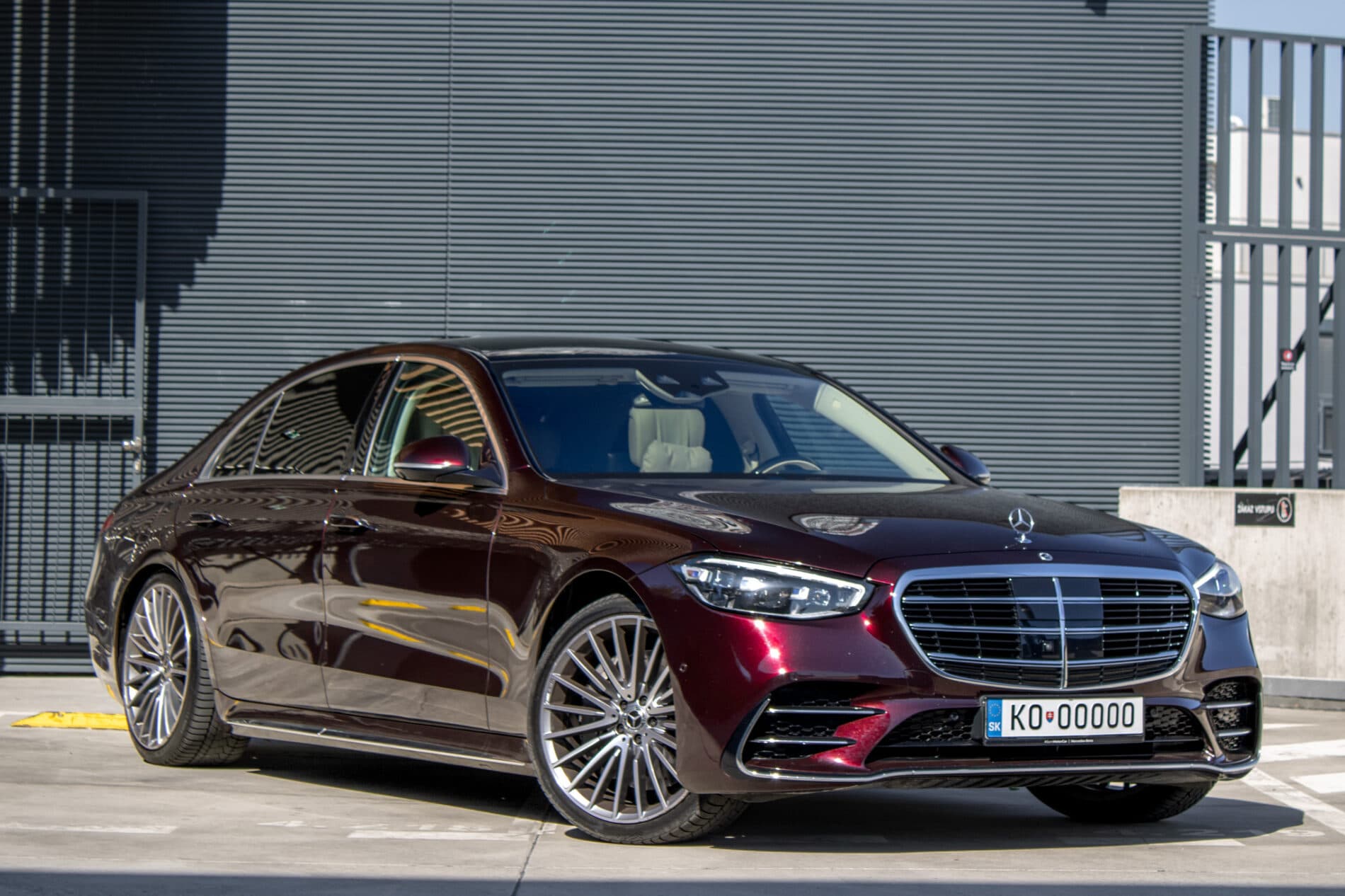 2022 Mercedes-Benz S 400d, červená sedan, 150 861 km