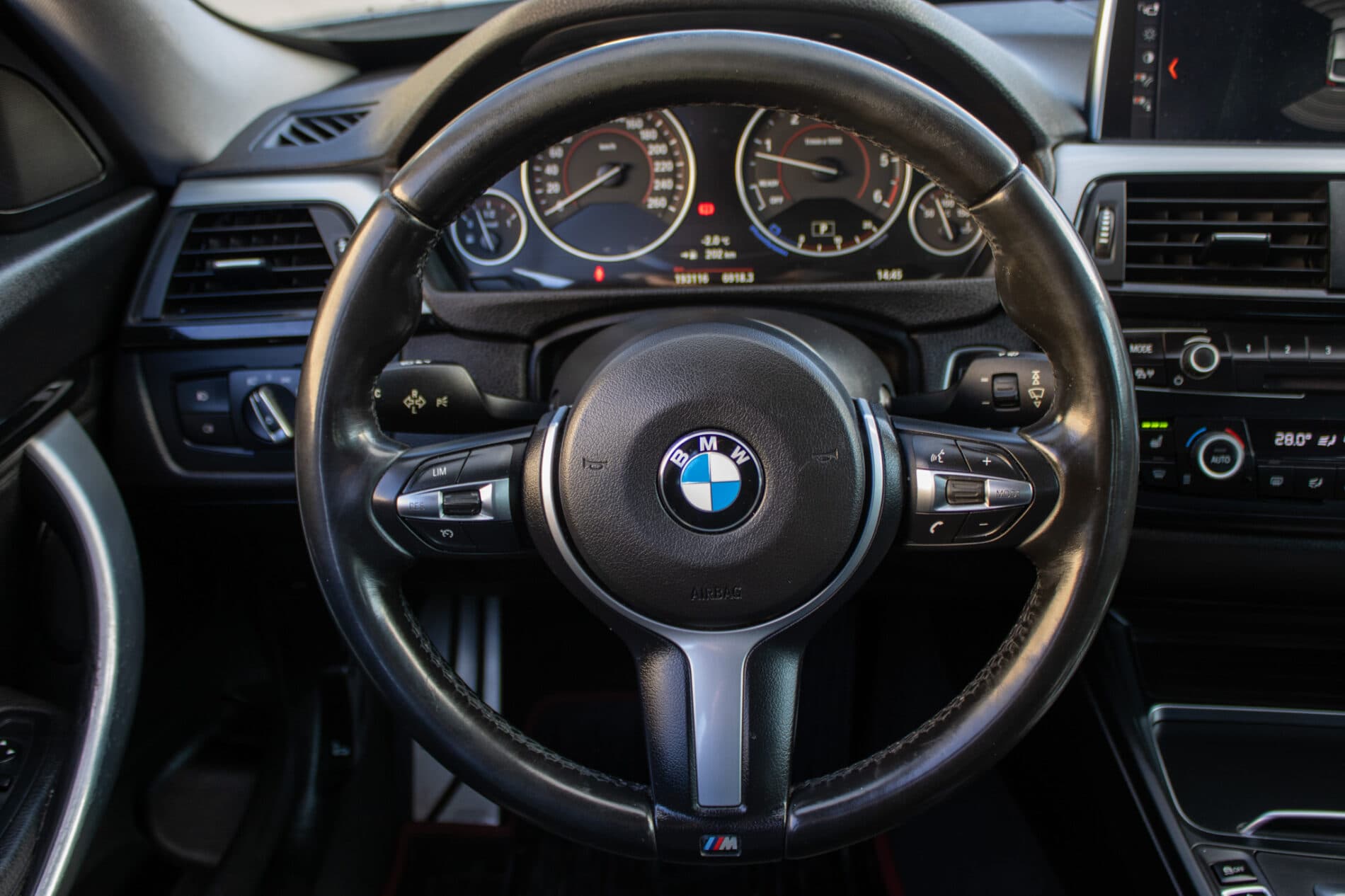 2015 BMW 330d, šedá sedan, 193 116 km
