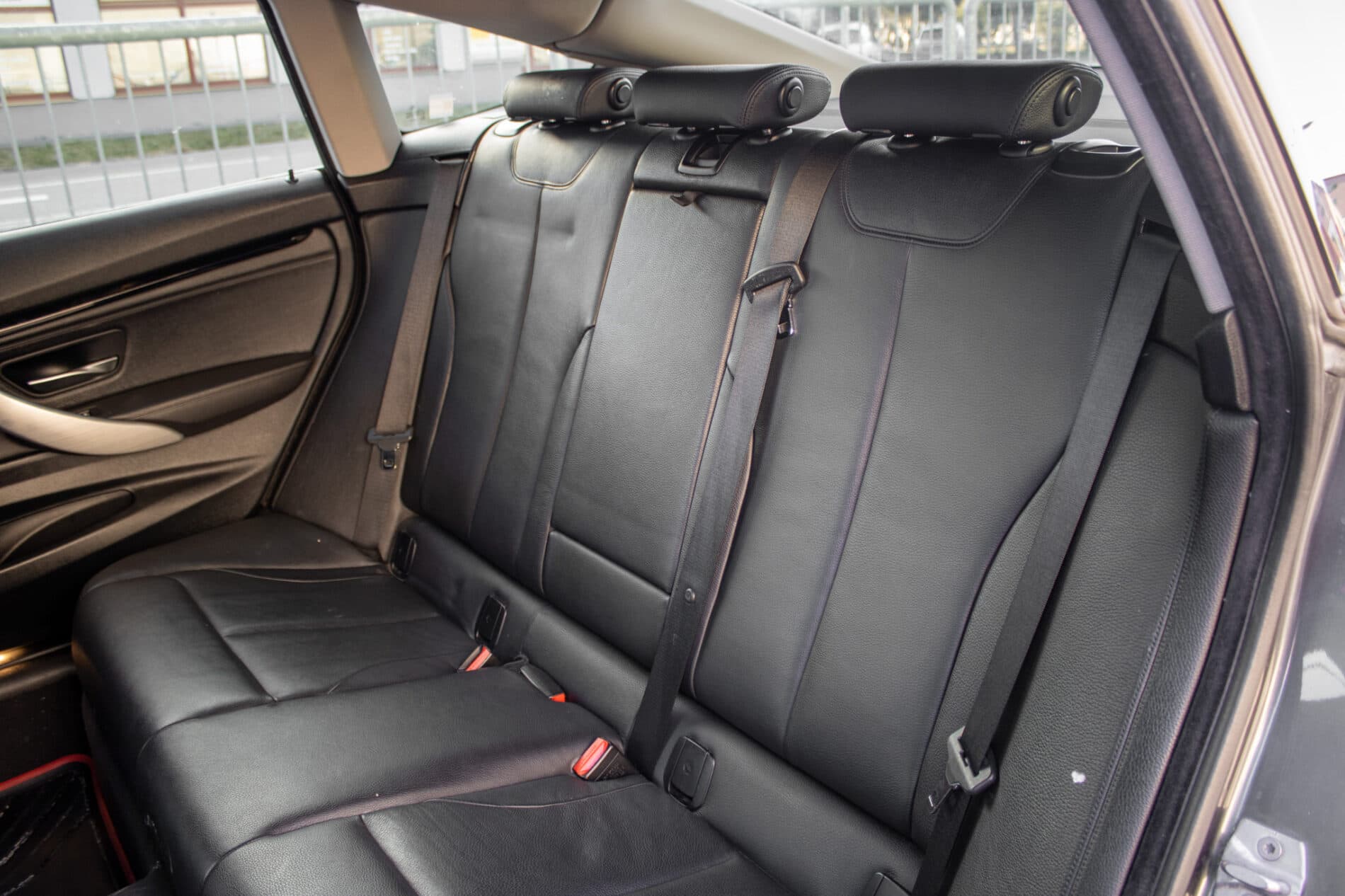 2015 BMW 330d, šedá sedan, 193 116 km