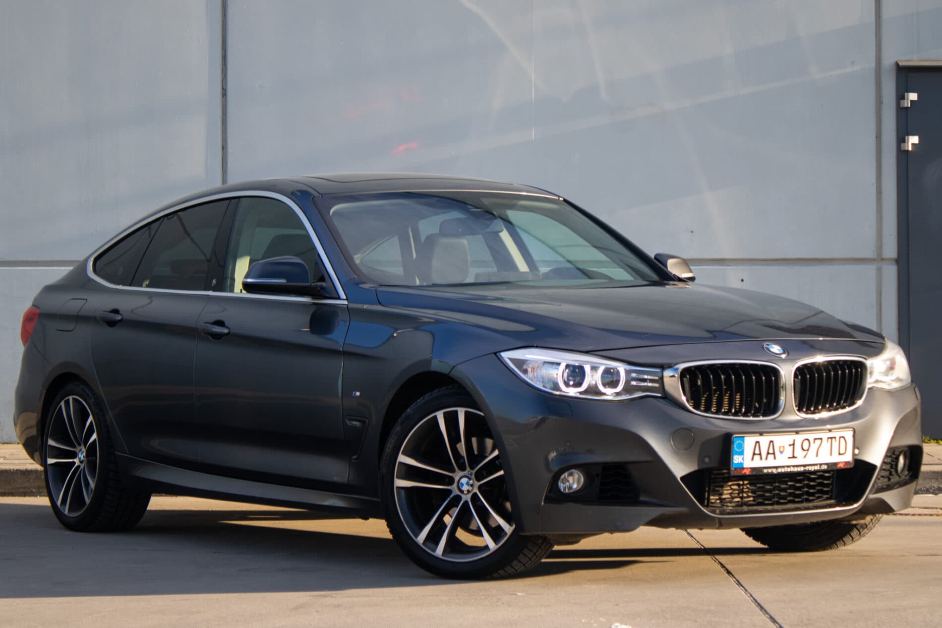 2015 BMW 330d, šedá sedan, 193 116 km