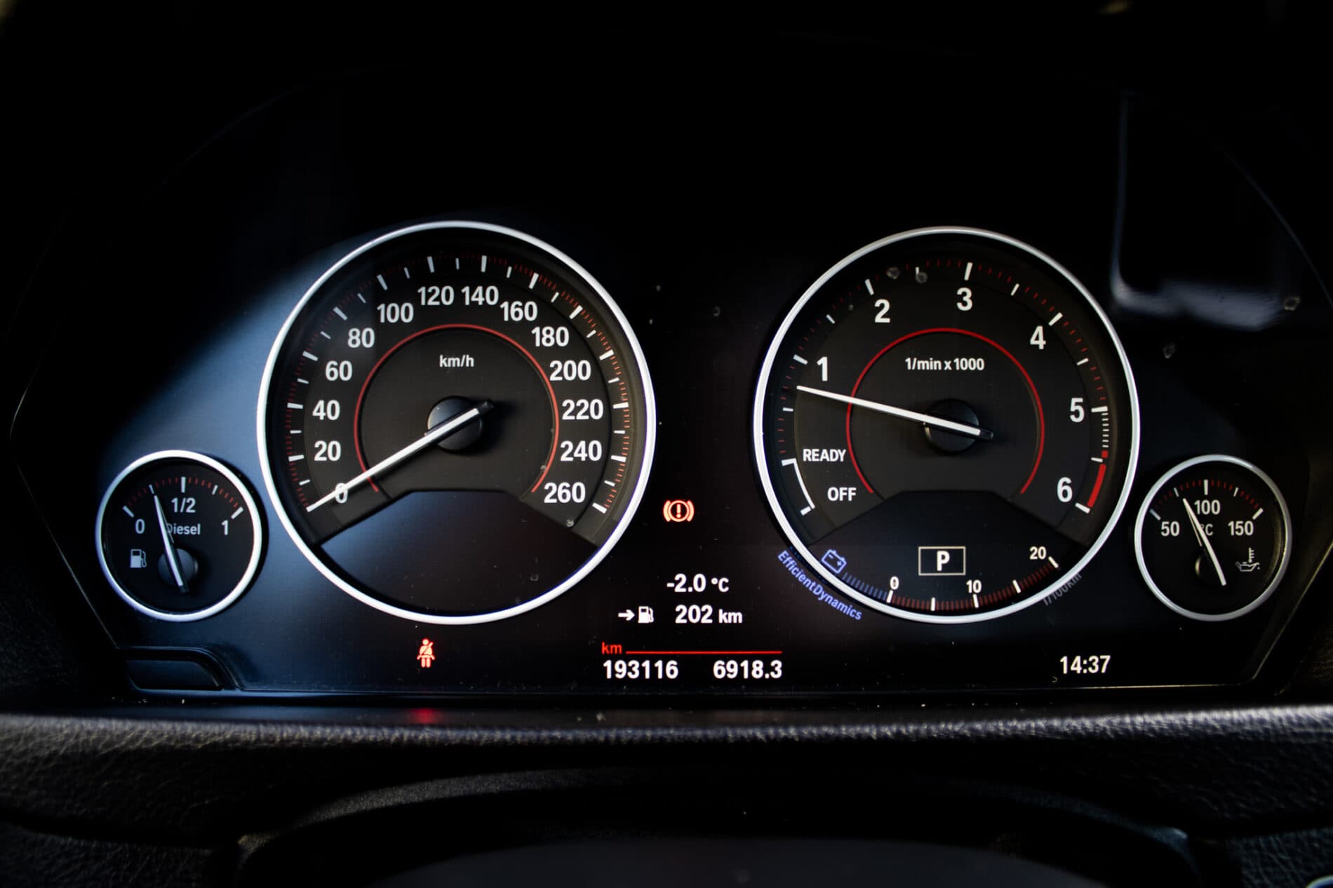 2015 BMW 330d, šedá sedan, 193 116 km
