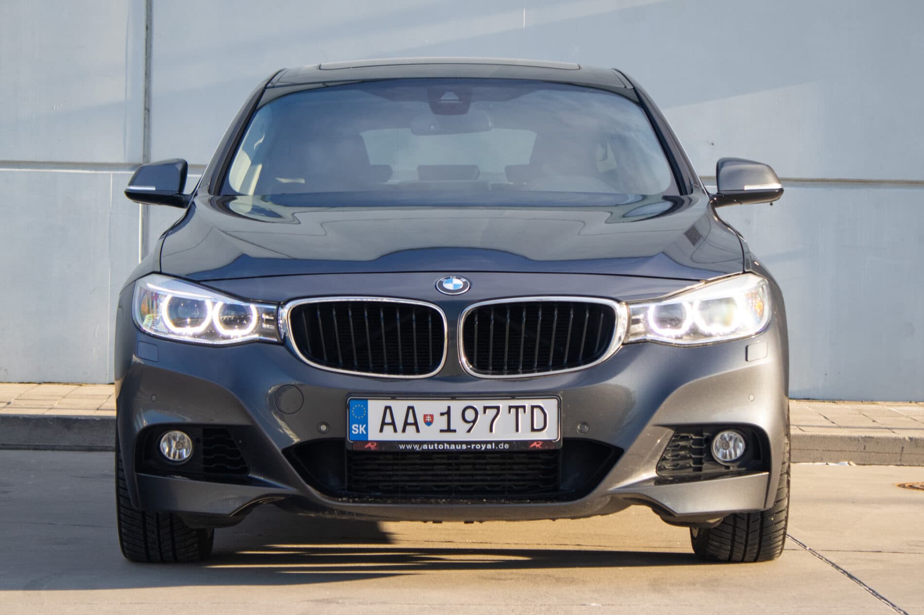2015 BMW 330d, šedá sedan, 193 116 km