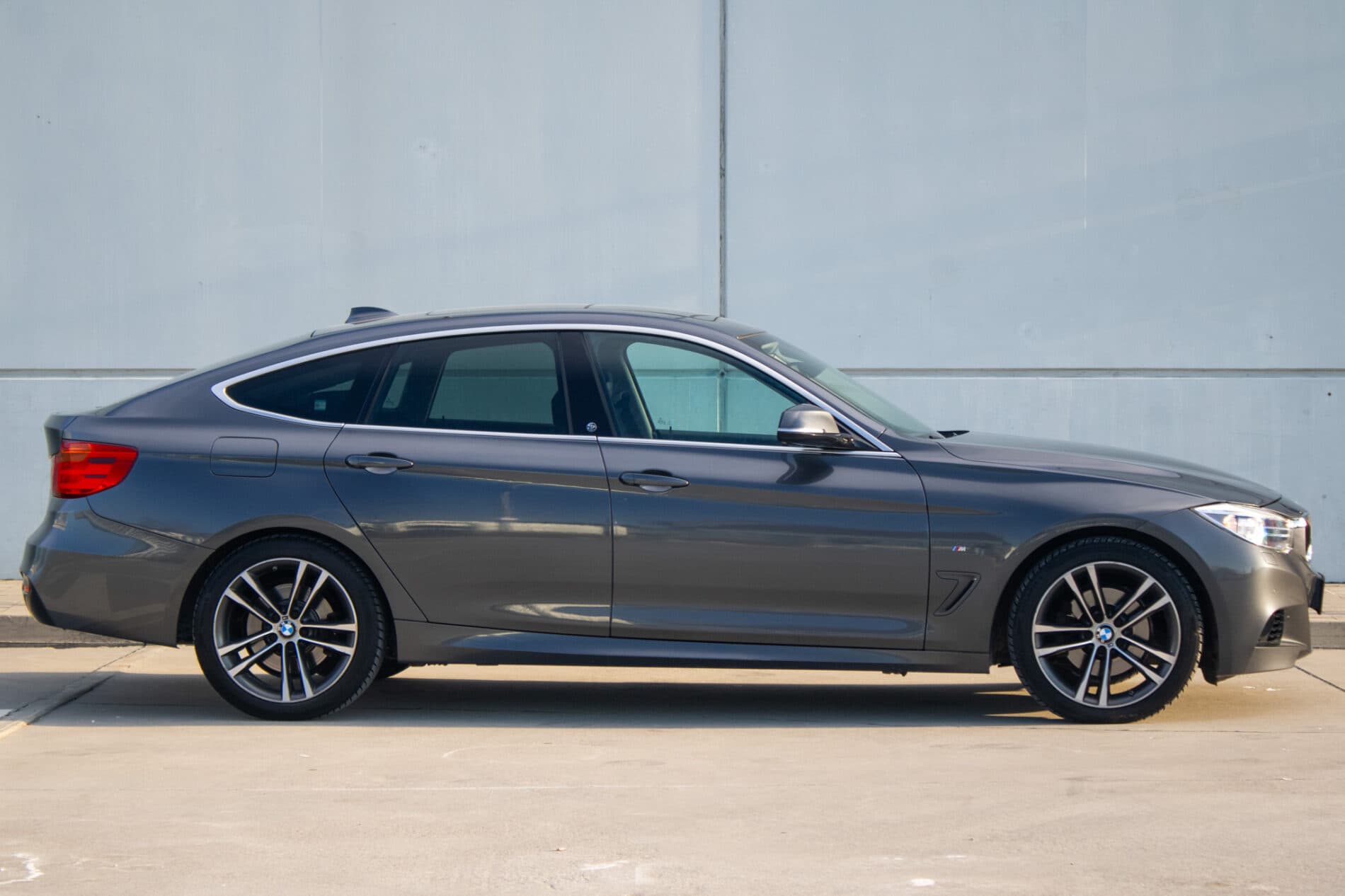 2015 BMW 330d, šedá sedan, 193 116 km