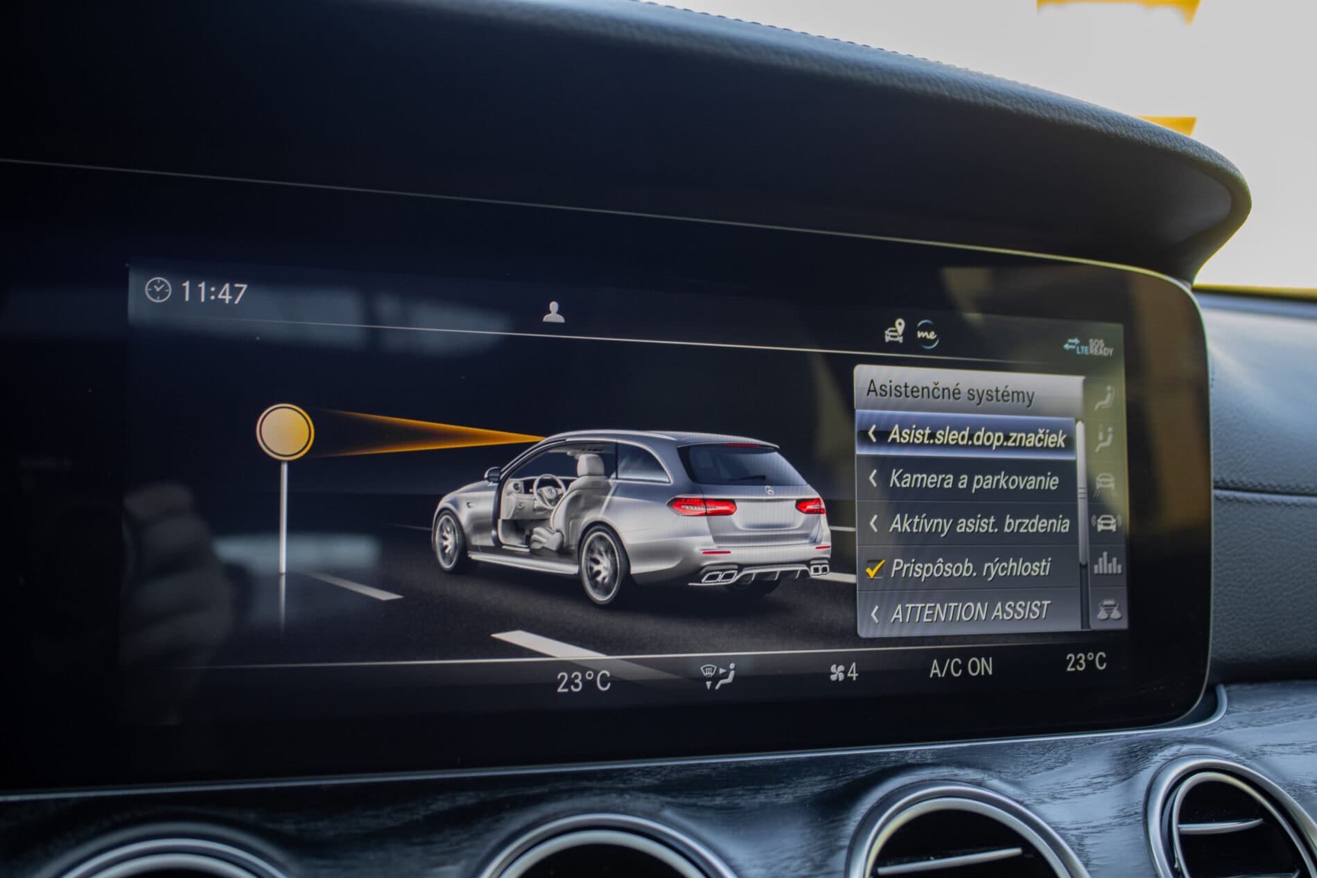 2019 Mercedes-Benz E 63 AMG, šedá kombi, 165 262 km