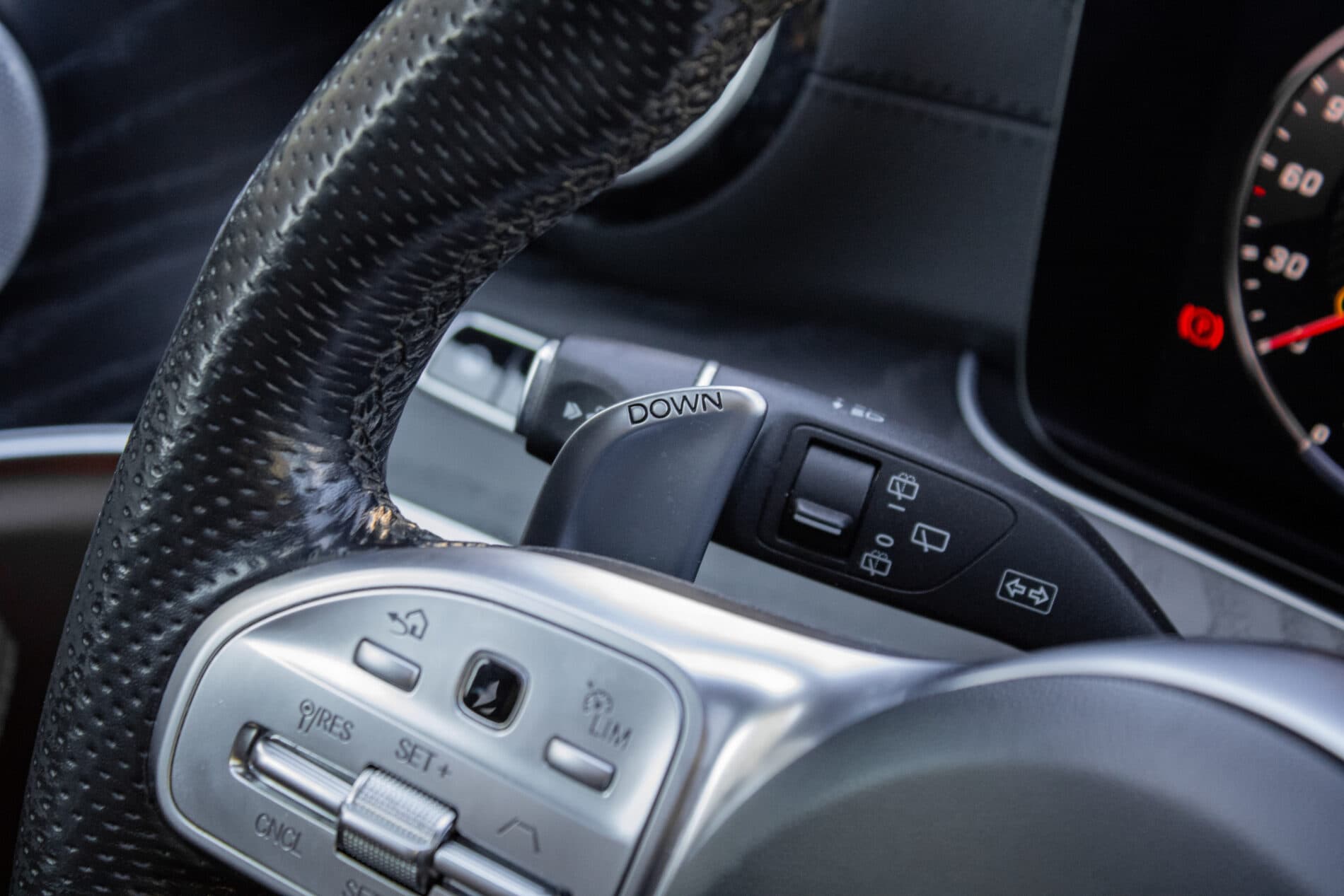 2019 Mercedes-Benz E 63 AMG, šedá kombi, 165 262 km